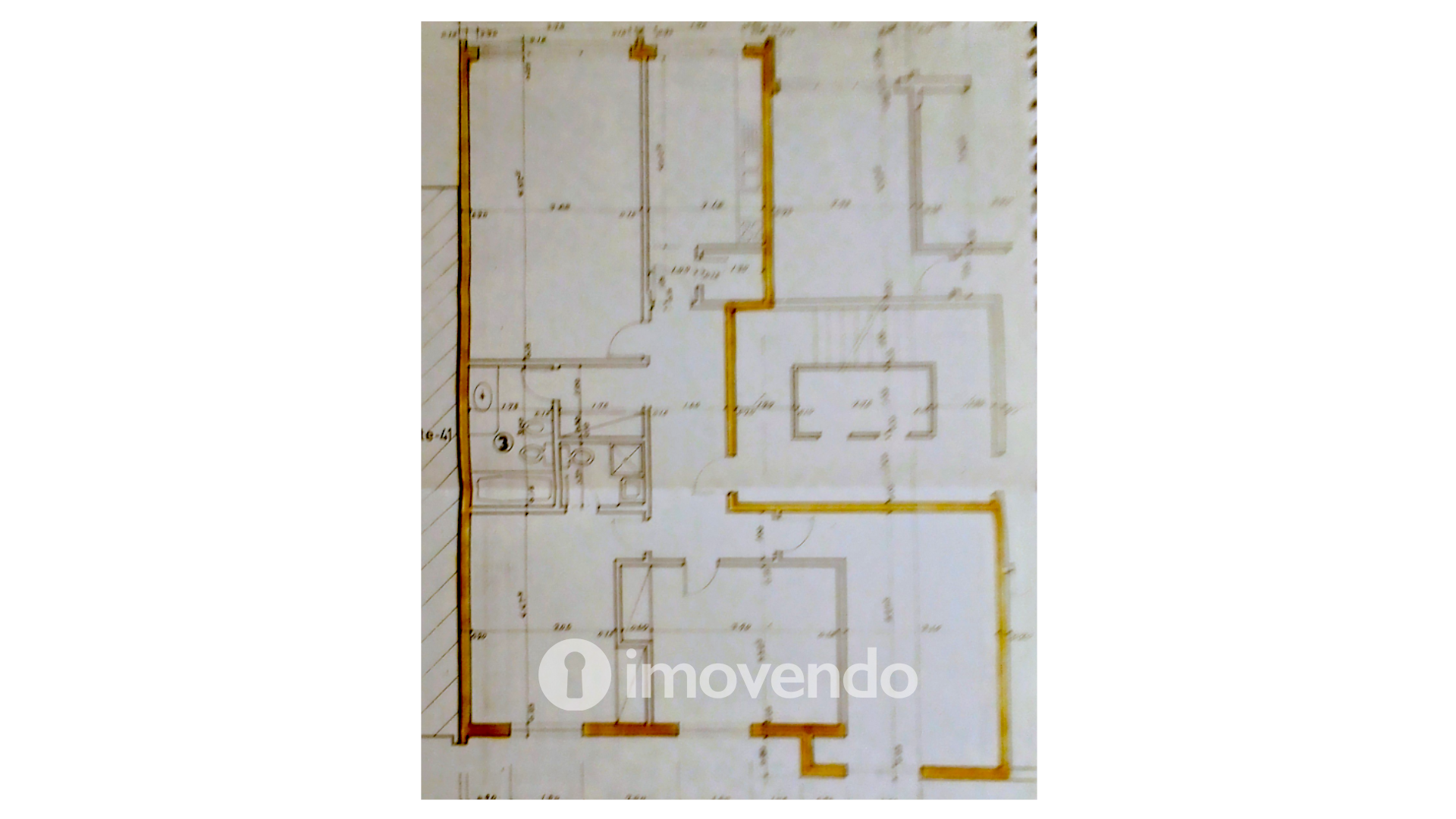 Apartamento T3, com áreas amplas e arrecadação, em Massamá