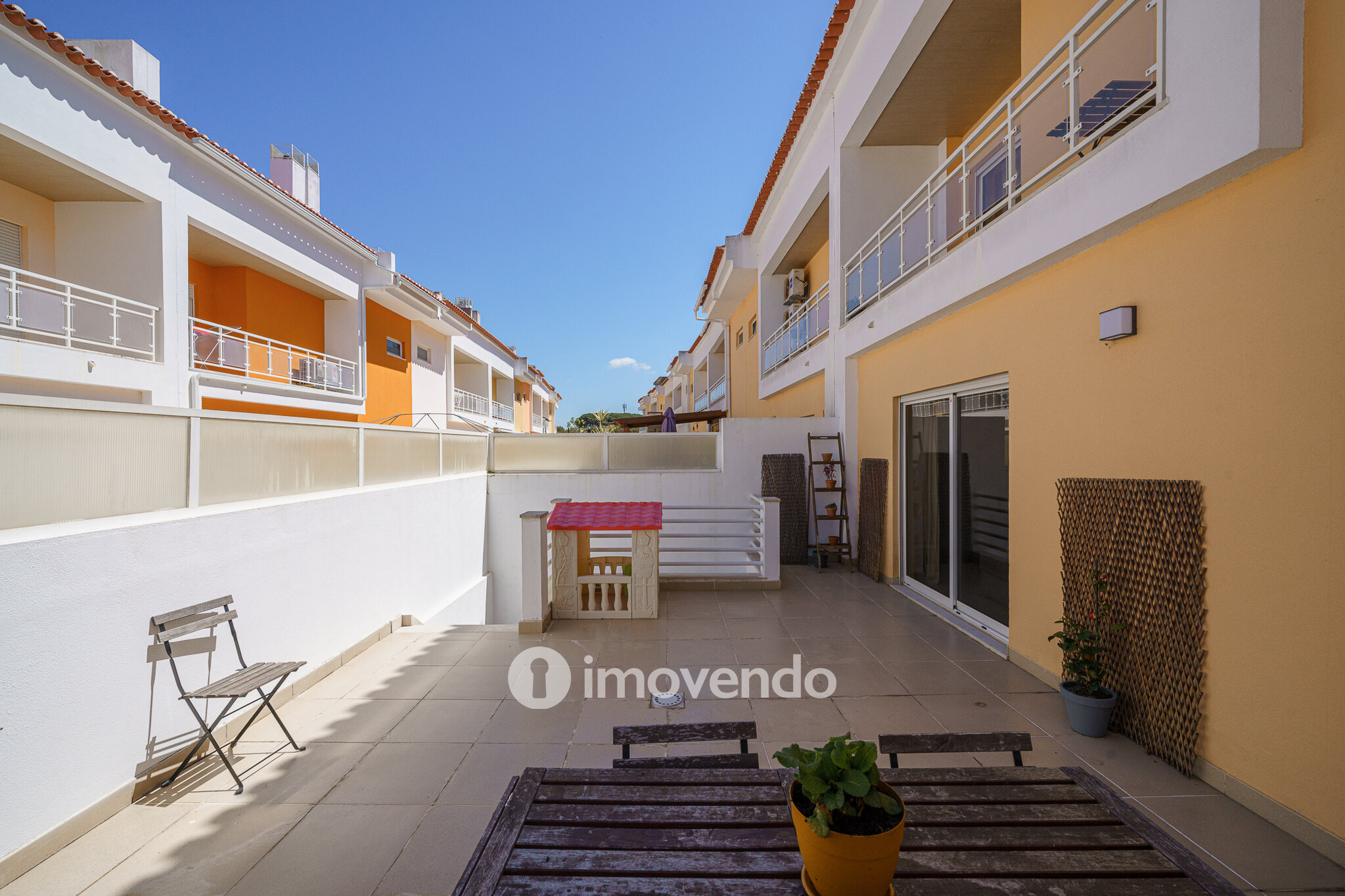 Moradia T3+1, com garagem e áreas amplas, em Alcochete