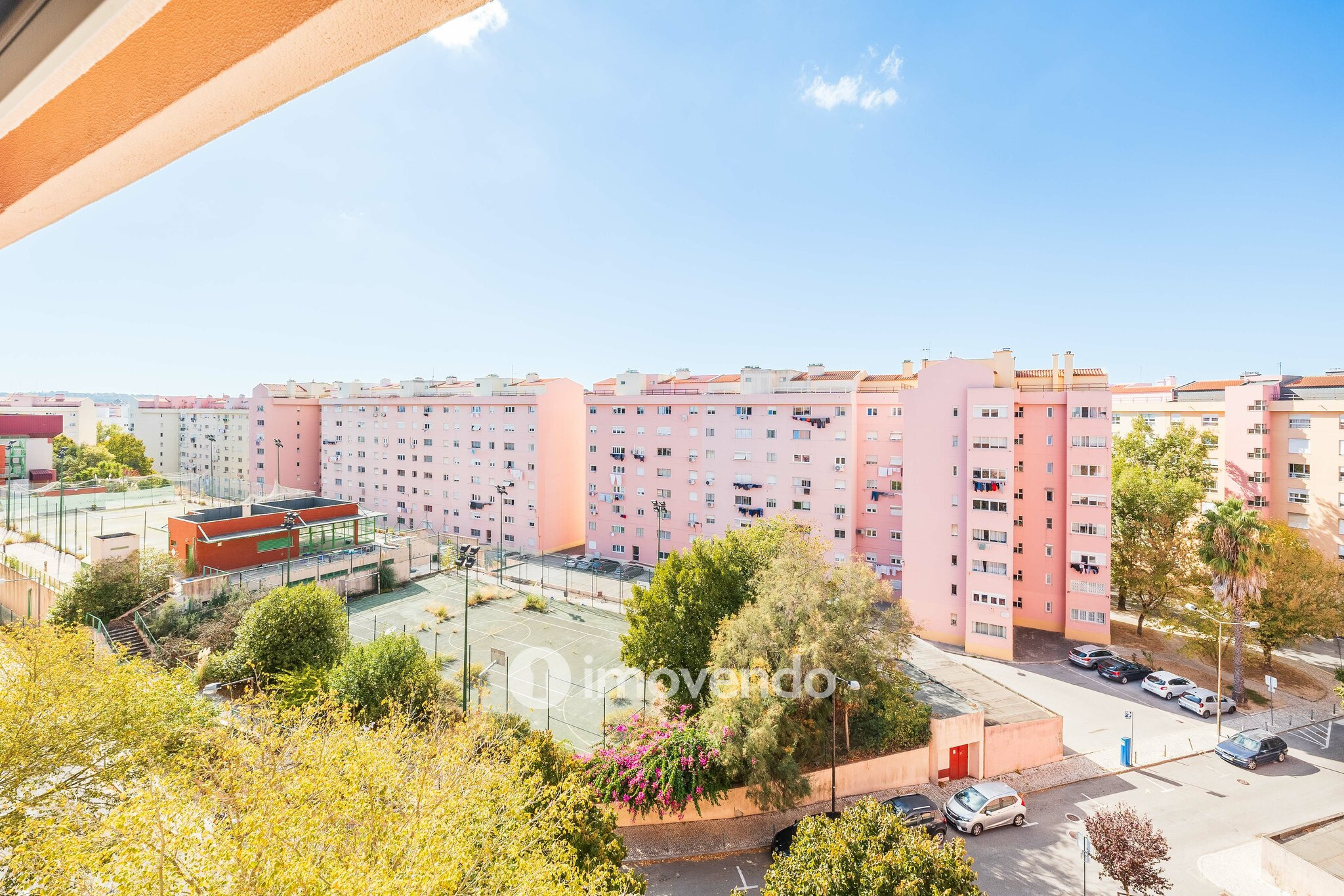 Apartamento T2 com boas áreas e muita luz natural, em Telheiras