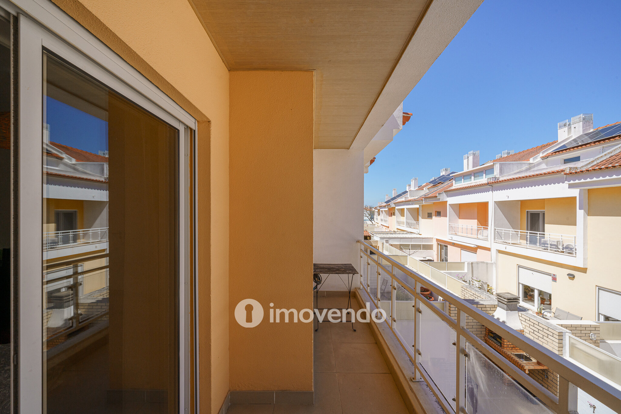 Moradia T3+1, com garagem e áreas amplas, em Alcochete