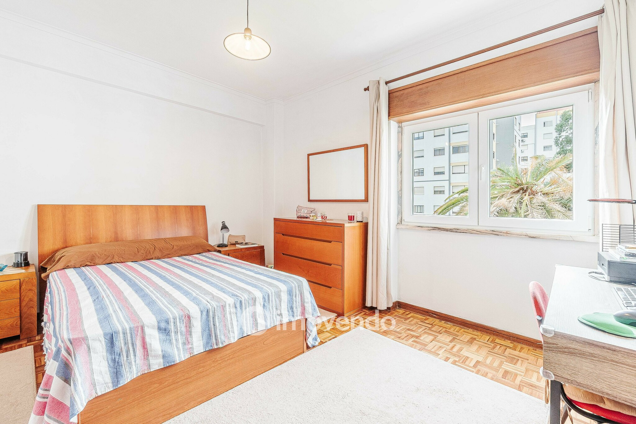 Apartamento T3, com áreas amplas e arrecadação, em Massamá