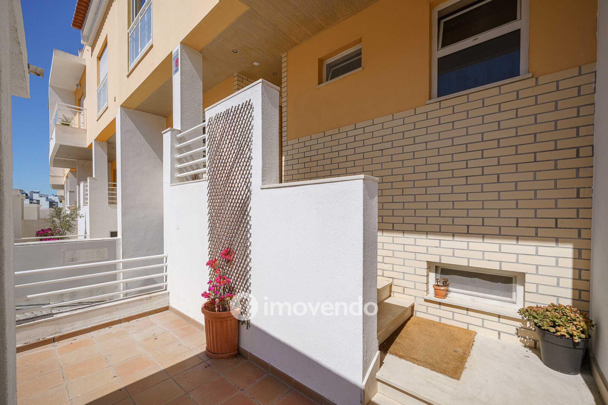Moradia T3+1, com garagem e áreas amplas, em Alcochete
