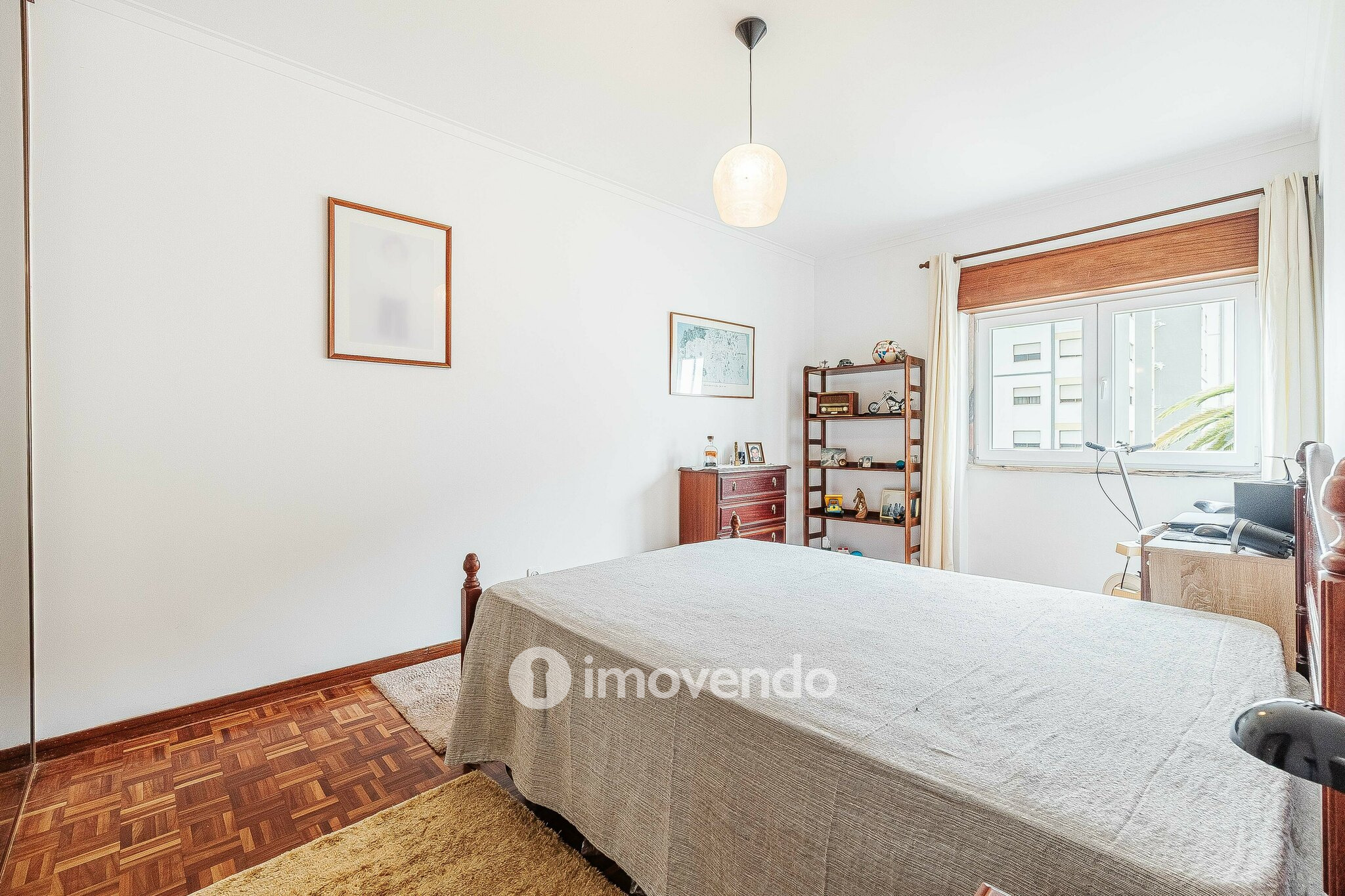 Apartamento T3, com áreas amplas e arrecadação, em Massamá