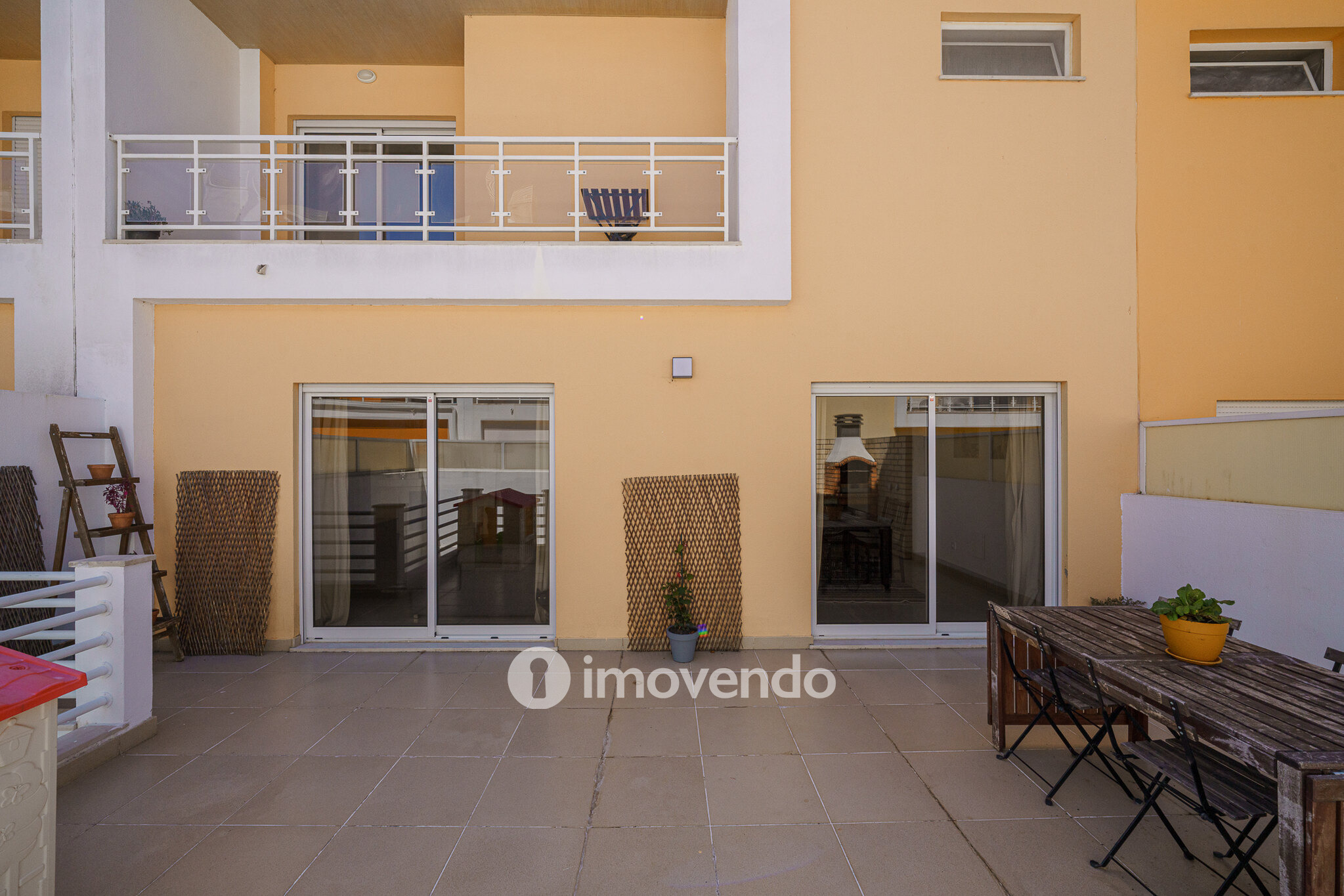 Moradia T3+1, com garagem e áreas amplas, em Alcochete
