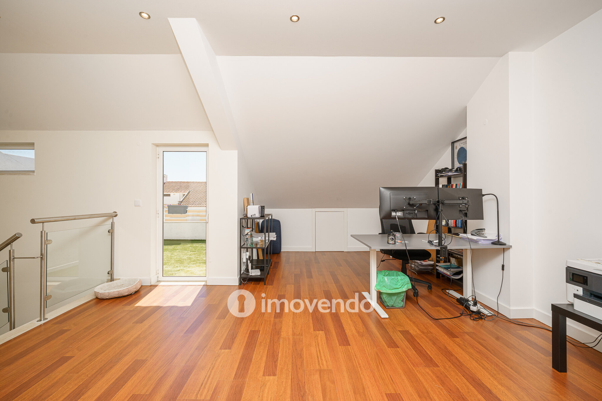 Moradia T3+1, com garagem e áreas amplas, em Alcochete