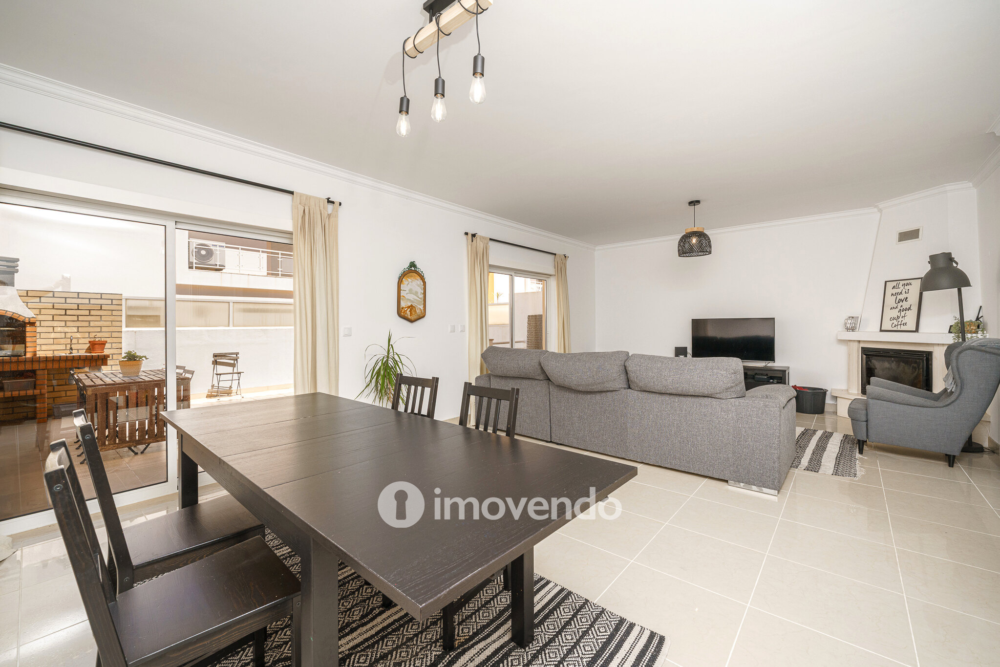Moradia T3+1, com garagem e áreas amplas, em Alcochete