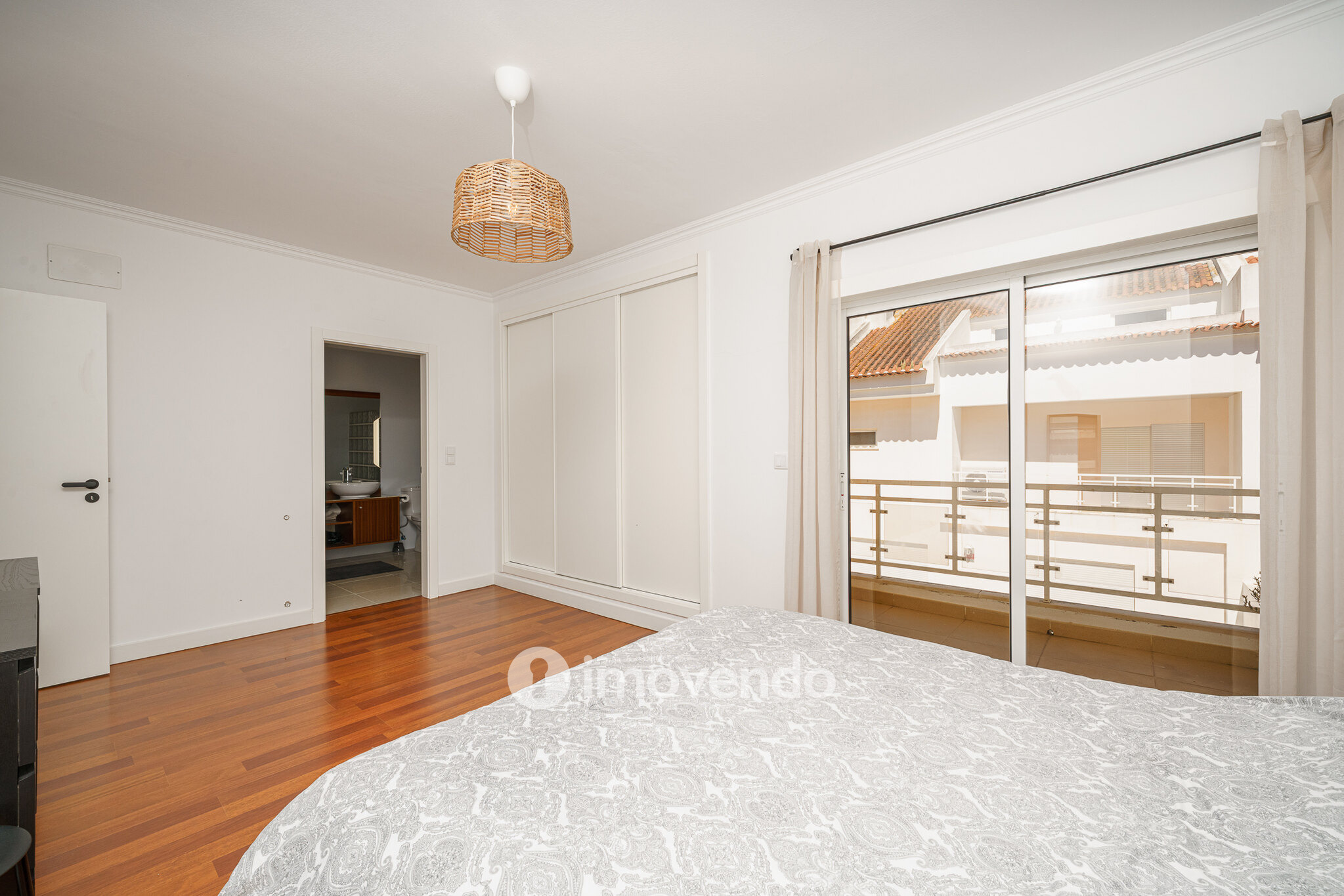 Moradia T3+1, com garagem e áreas amplas, em Alcochete