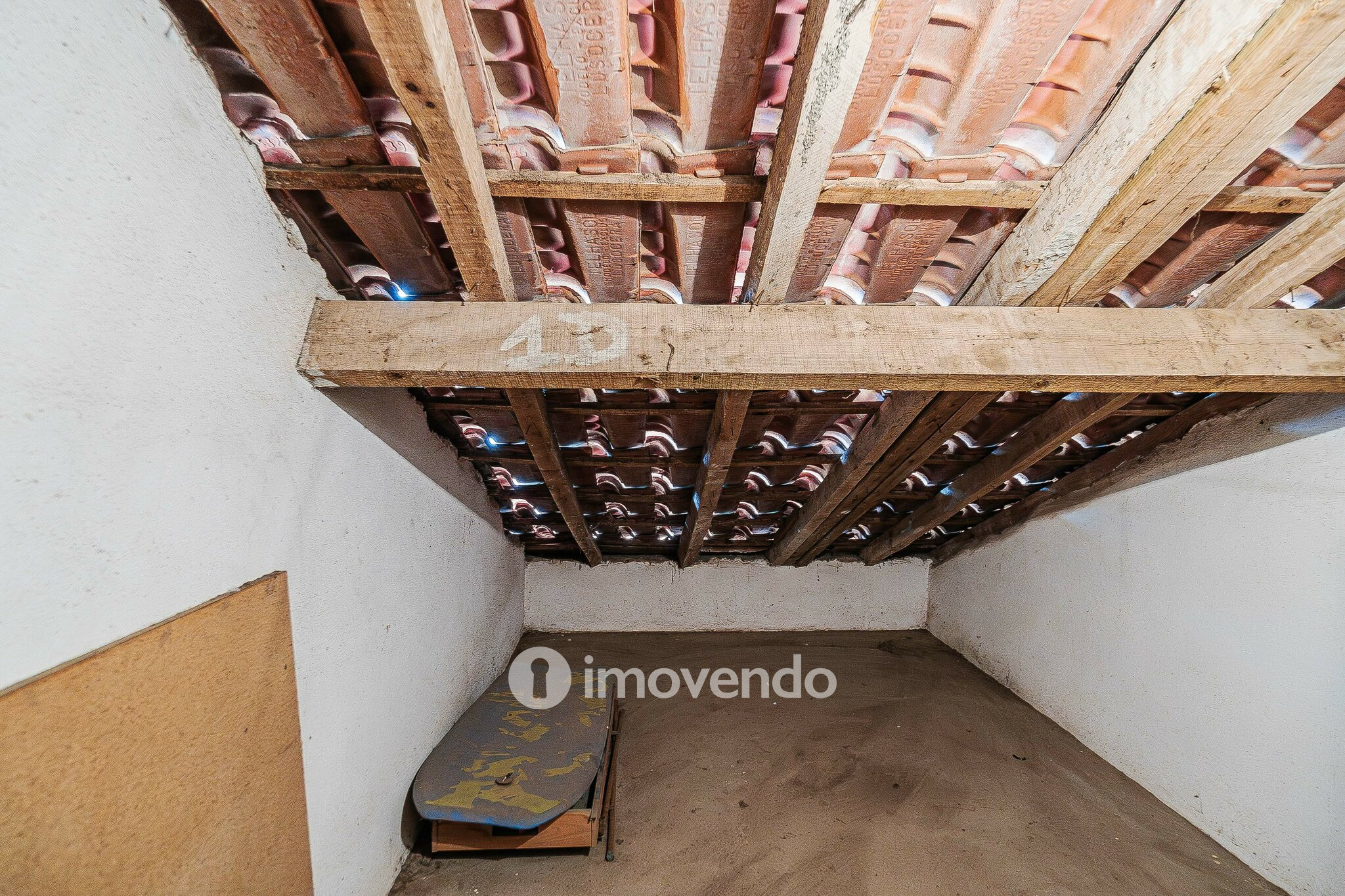 Apartamento T3, com áreas amplas e arrecadação, em Massamá