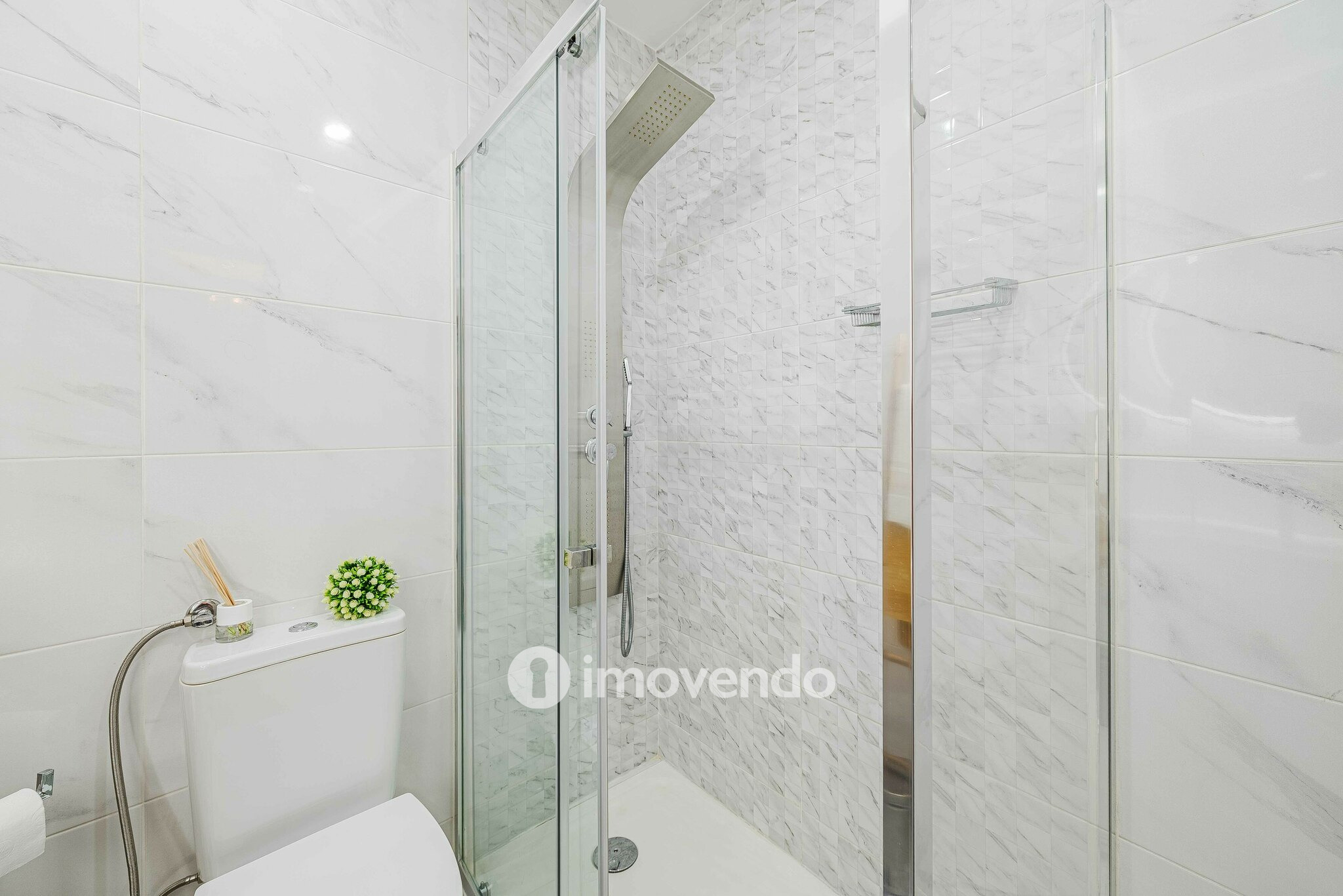 Moradia T4, com anexo e estacionamento, em Lourel, Sintra