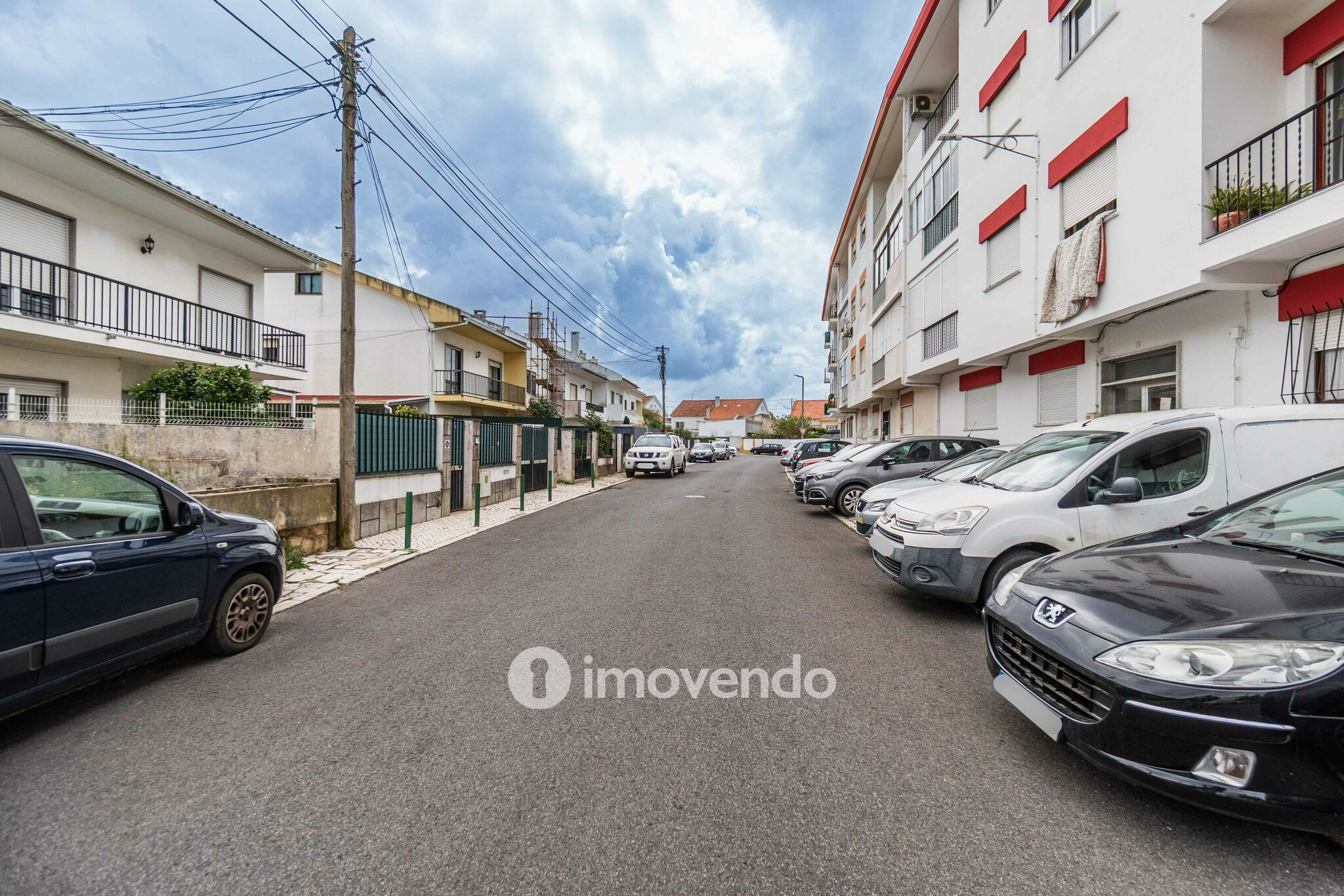 Moradia T4, com anexo e estacionamento, em Lourel, Sintra