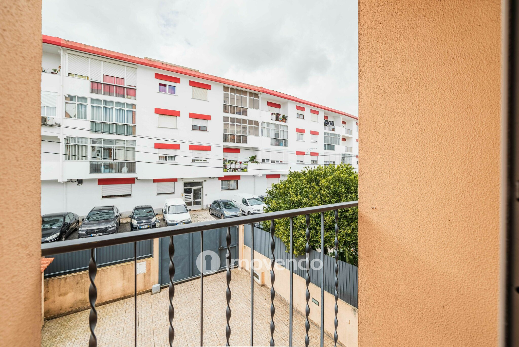 Moradia T4, com anexo e estacionamento, em Lourel, Sintra