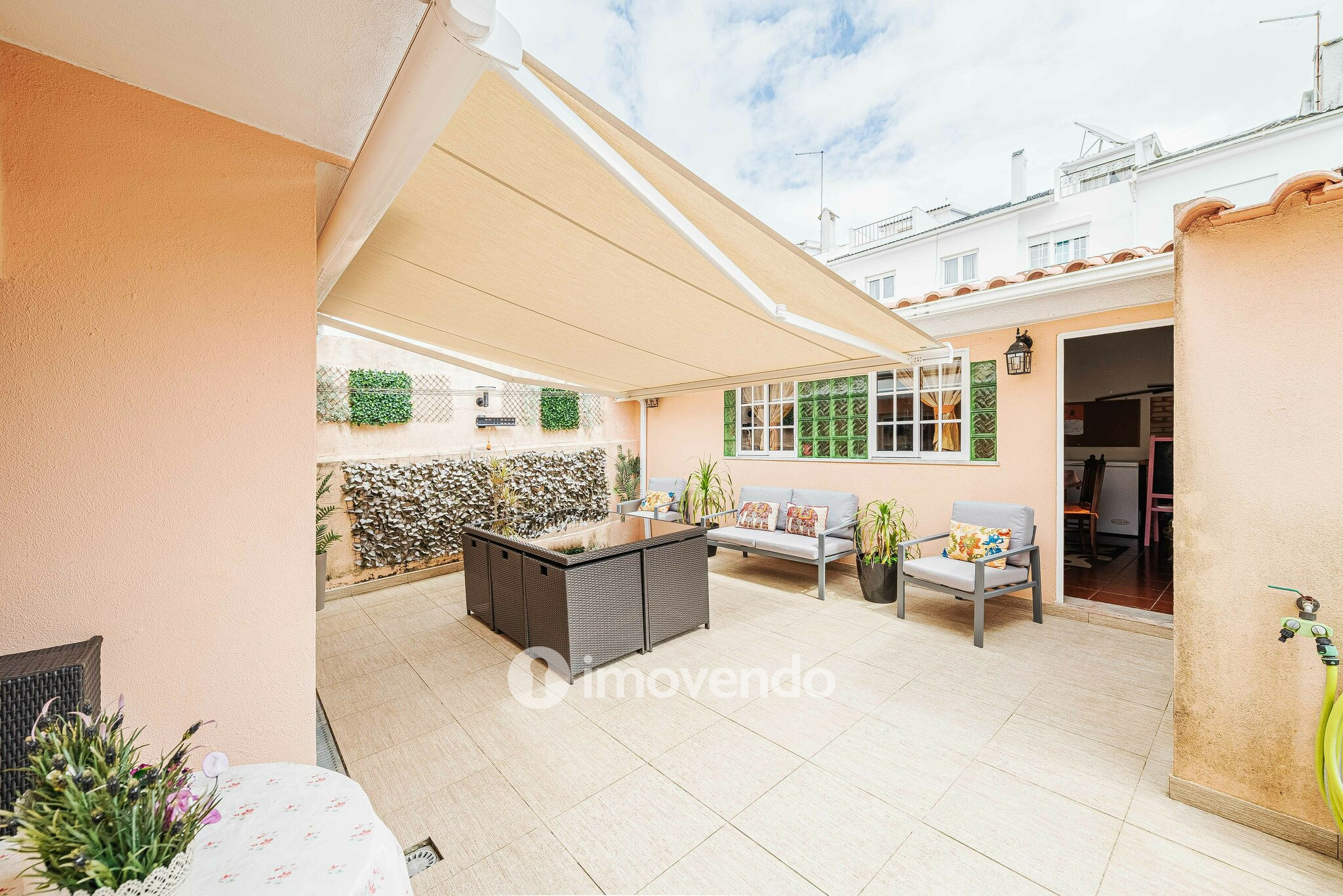 Moradia T4, com anexo e estacionamento, em Lourel, Sintra