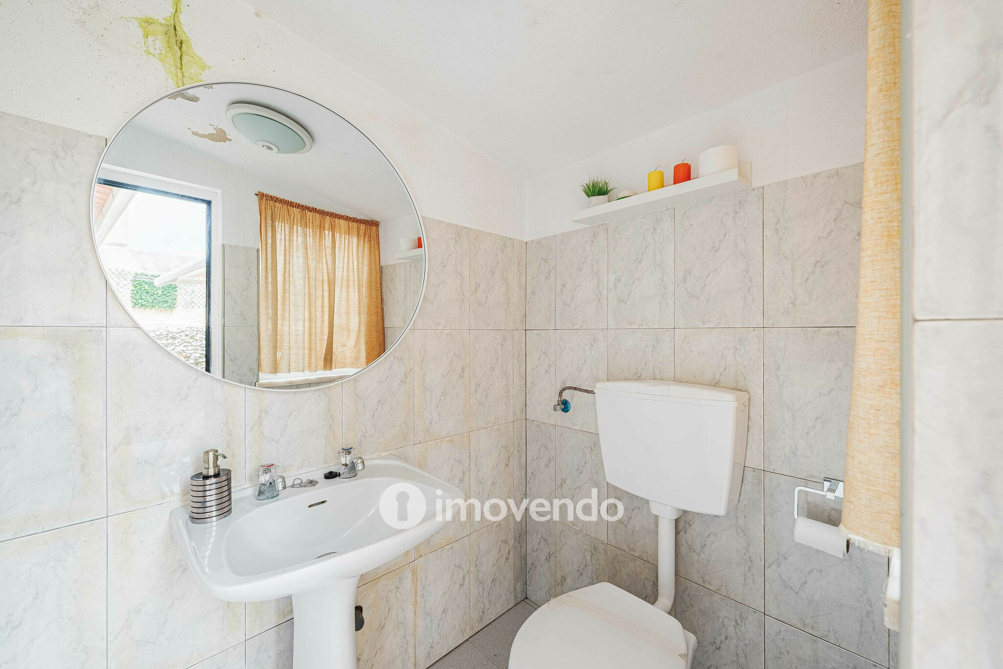 Moradia T4, com anexo e estacionamento, em Lourel, Sintra
