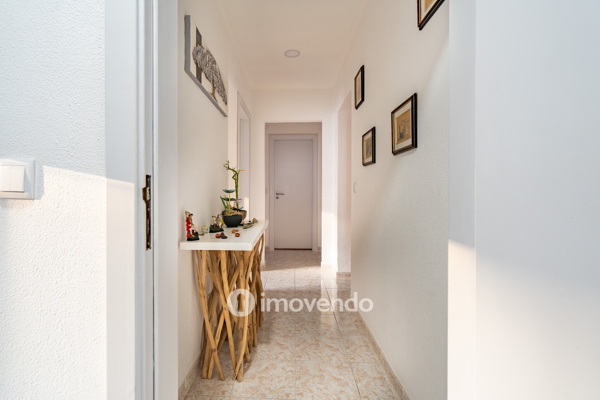 Andar de Moradia T3, com estacionamento, no Vale da Amoreira