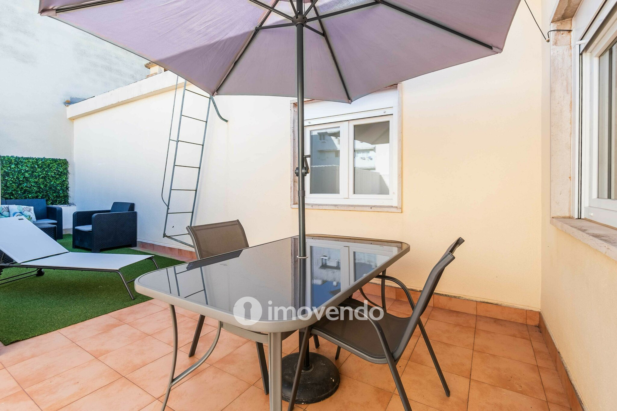 Apartamento T1+1 com terraço de 27m², no Pendão, em Queluz