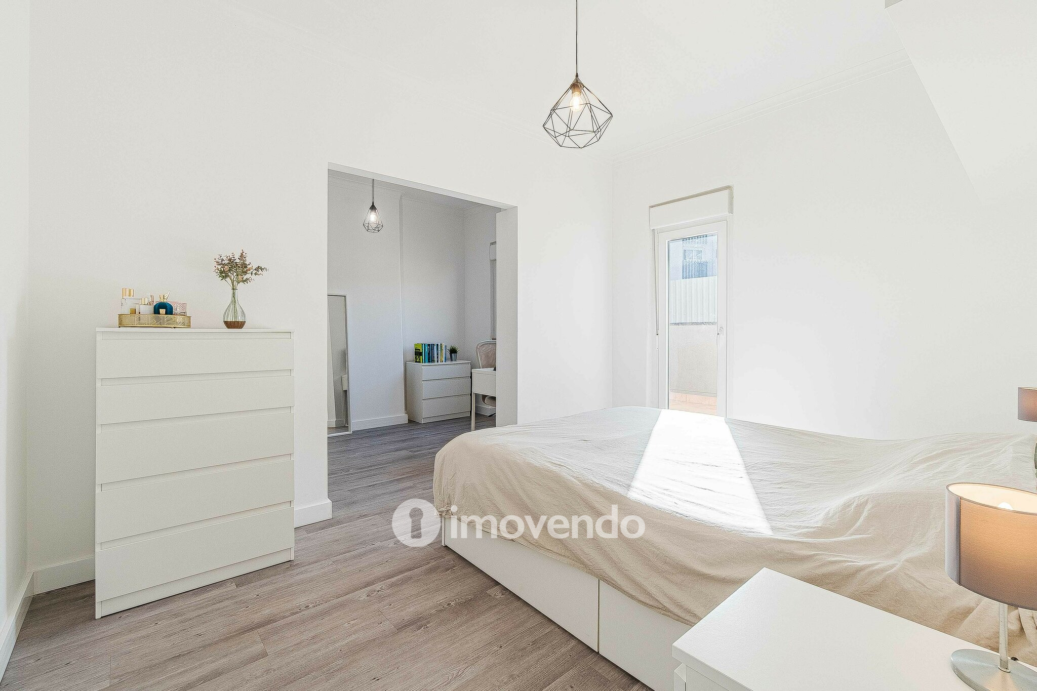 Apartamento T1+1 com terraço de 27m², no Pendão, em Queluz