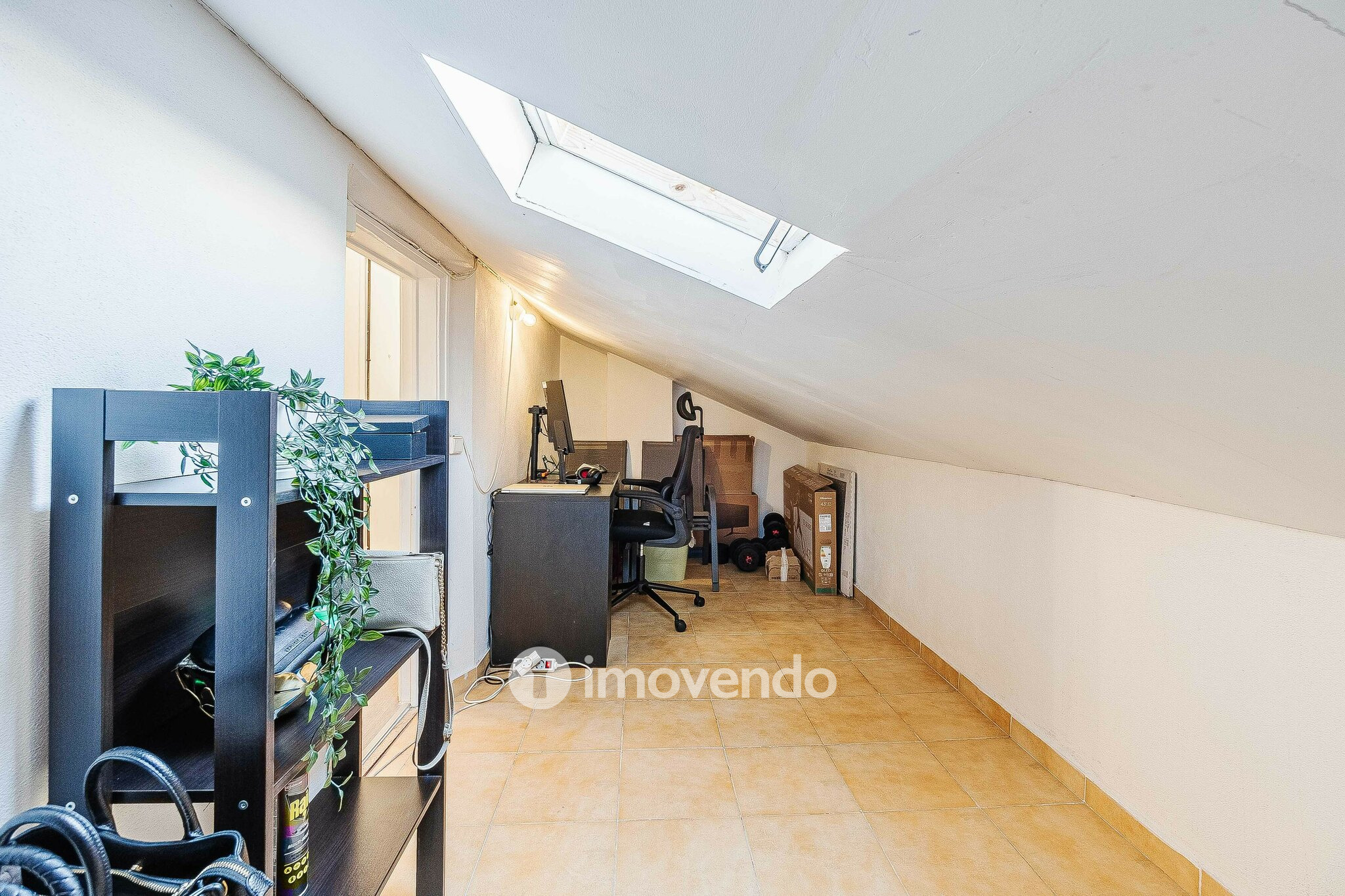 Apartamento T1+1 com terraço de 27m², no Pendão, em Queluz