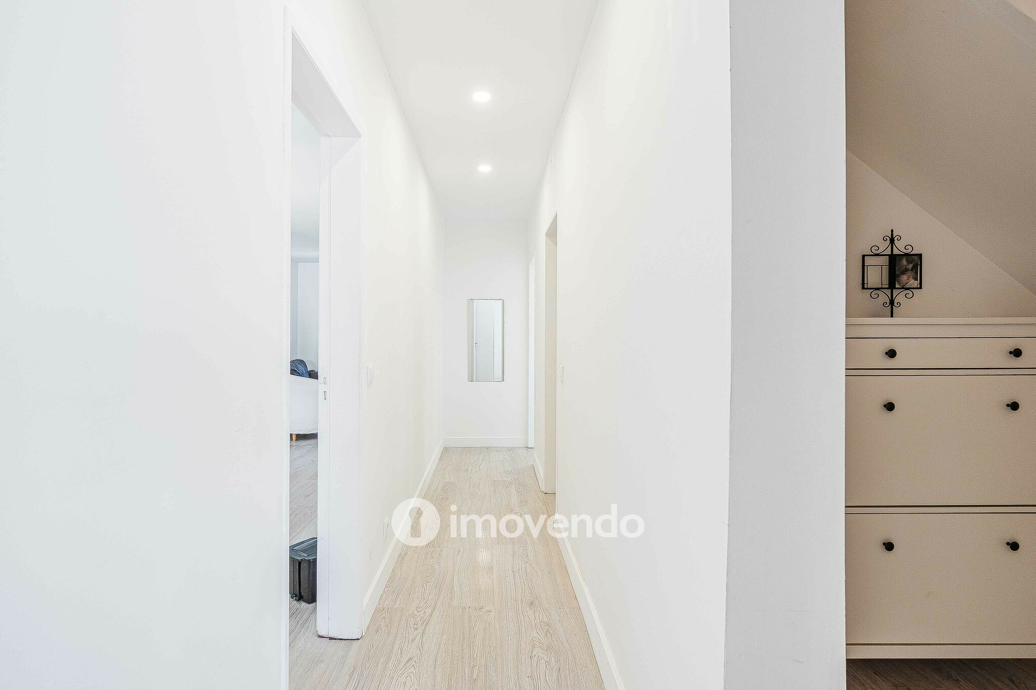 Moradia T2+1, totalmente remodelada, em São Domingos de Rana