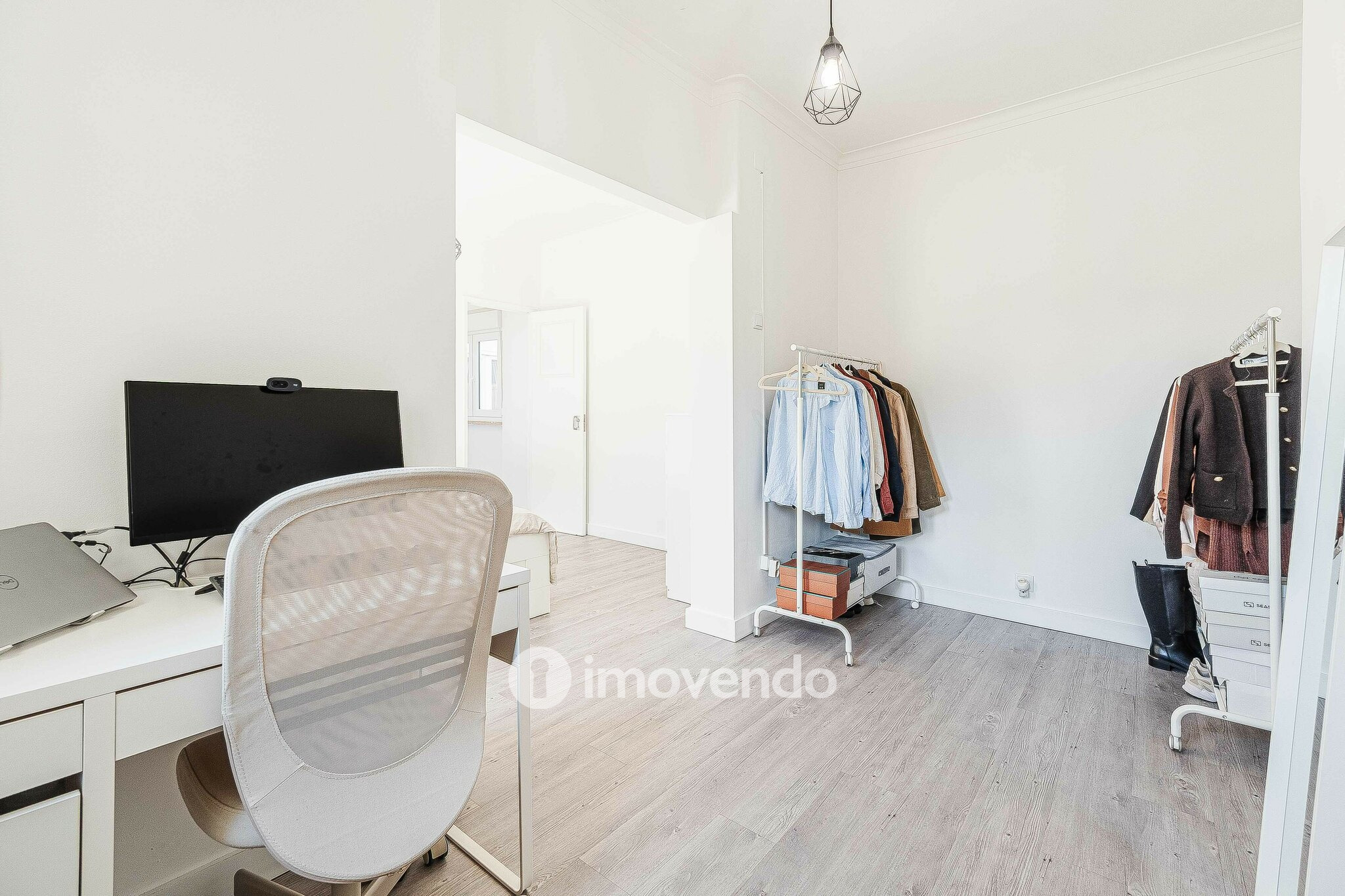 Apartamento T1+1 com terraço de 27m², no Pendão, em Queluz