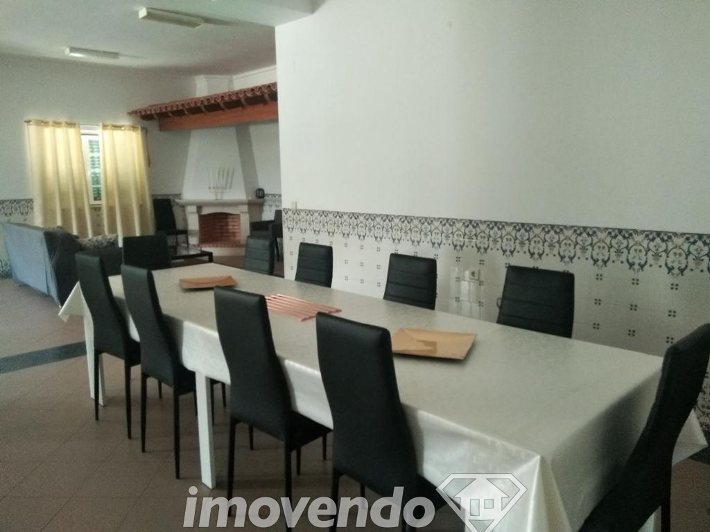 Vila isolada T4 com piscina, próximo da praia, em Ferreira do Zêzere