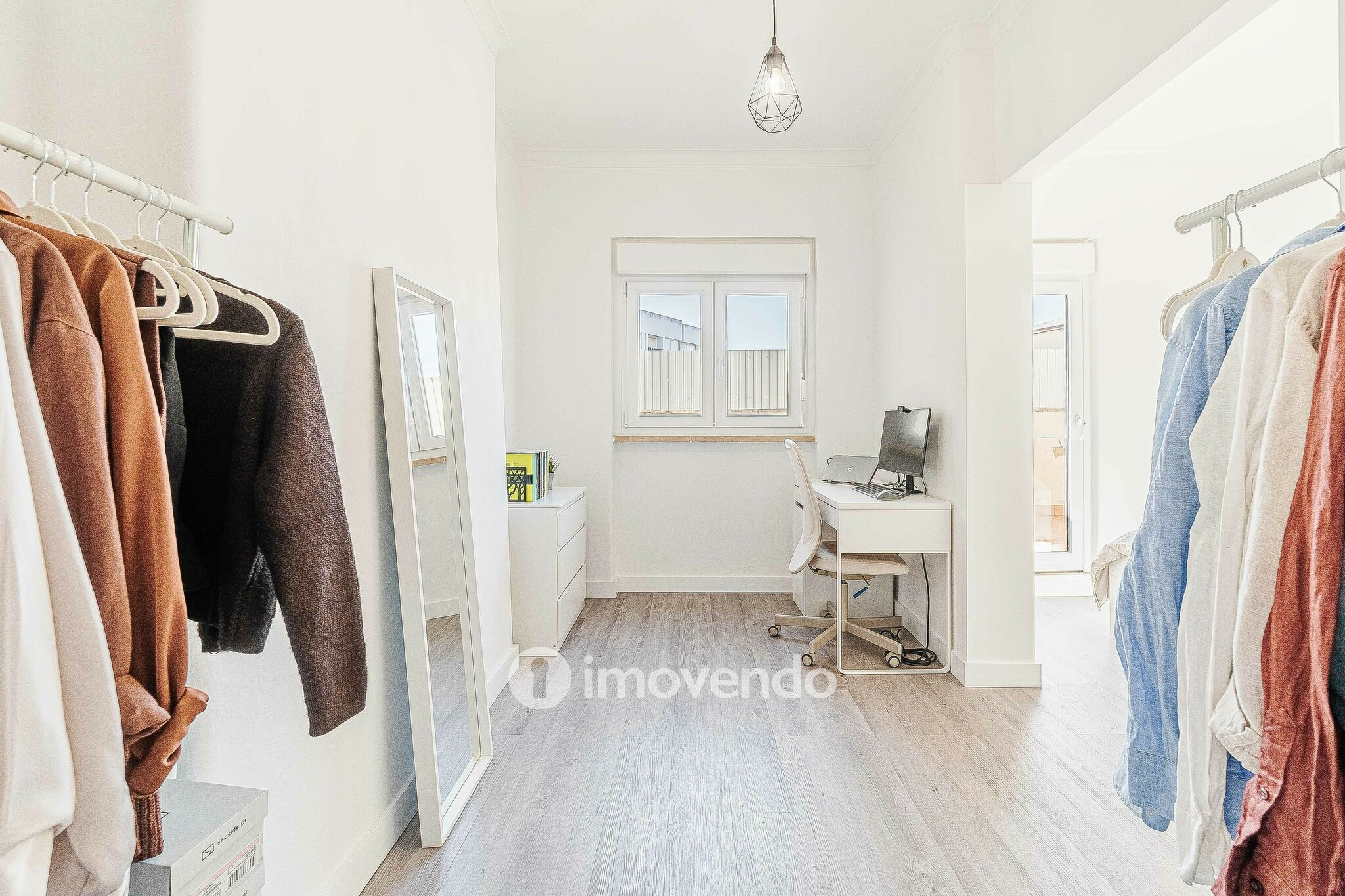 Apartamento T1+1 com terraço de 27m², no Pendão, em Queluz