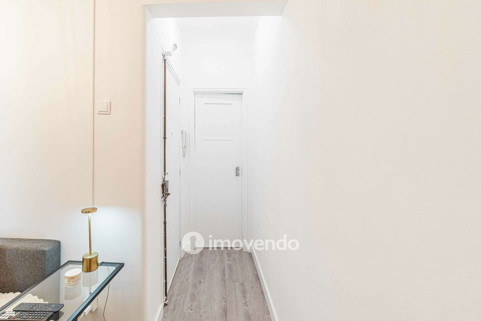 Apartamento T1+1 com terraço de 27m², no Pendão, em Queluz