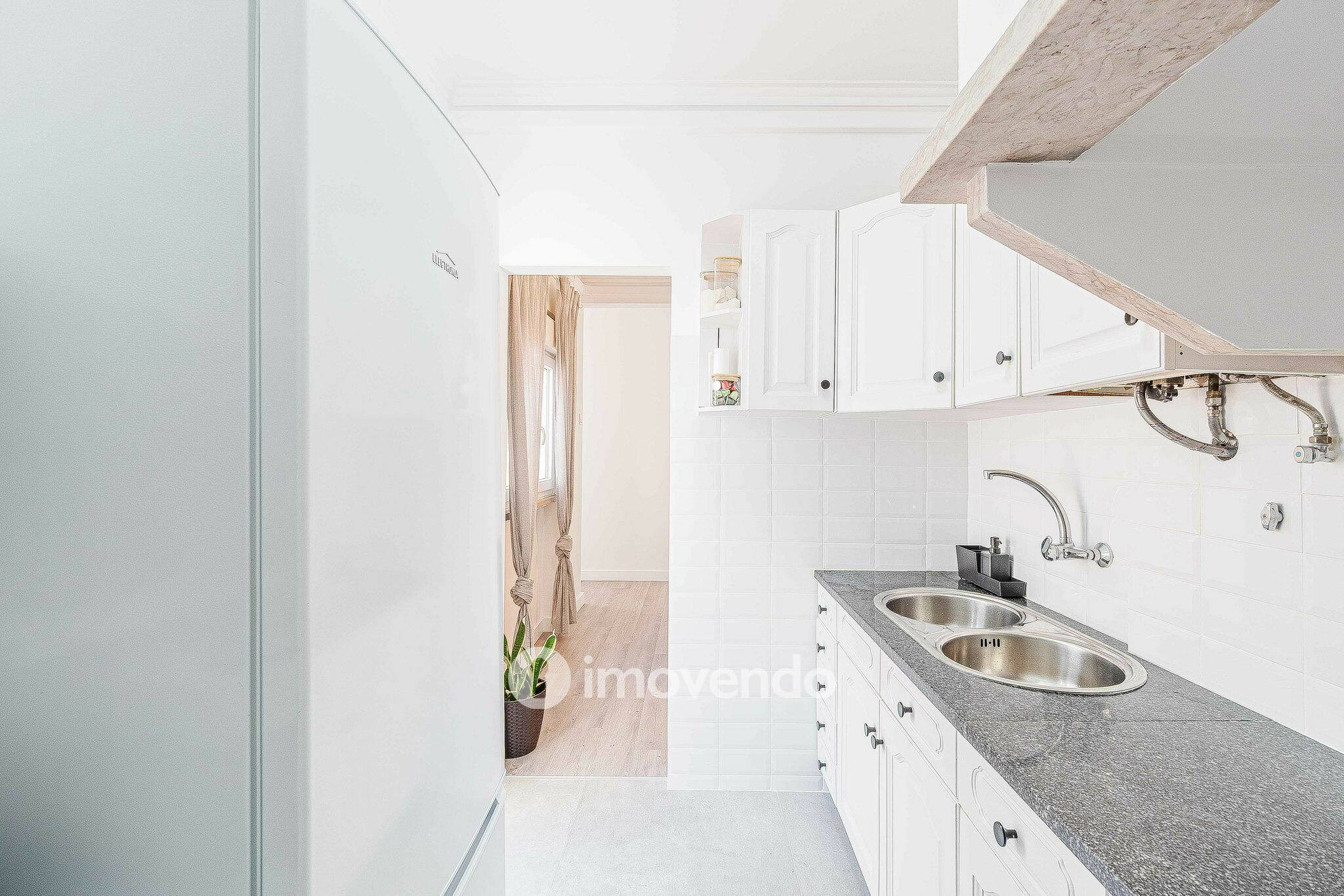 Apartamento T1+1 com terraço de 27m², no Pendão, em Queluz