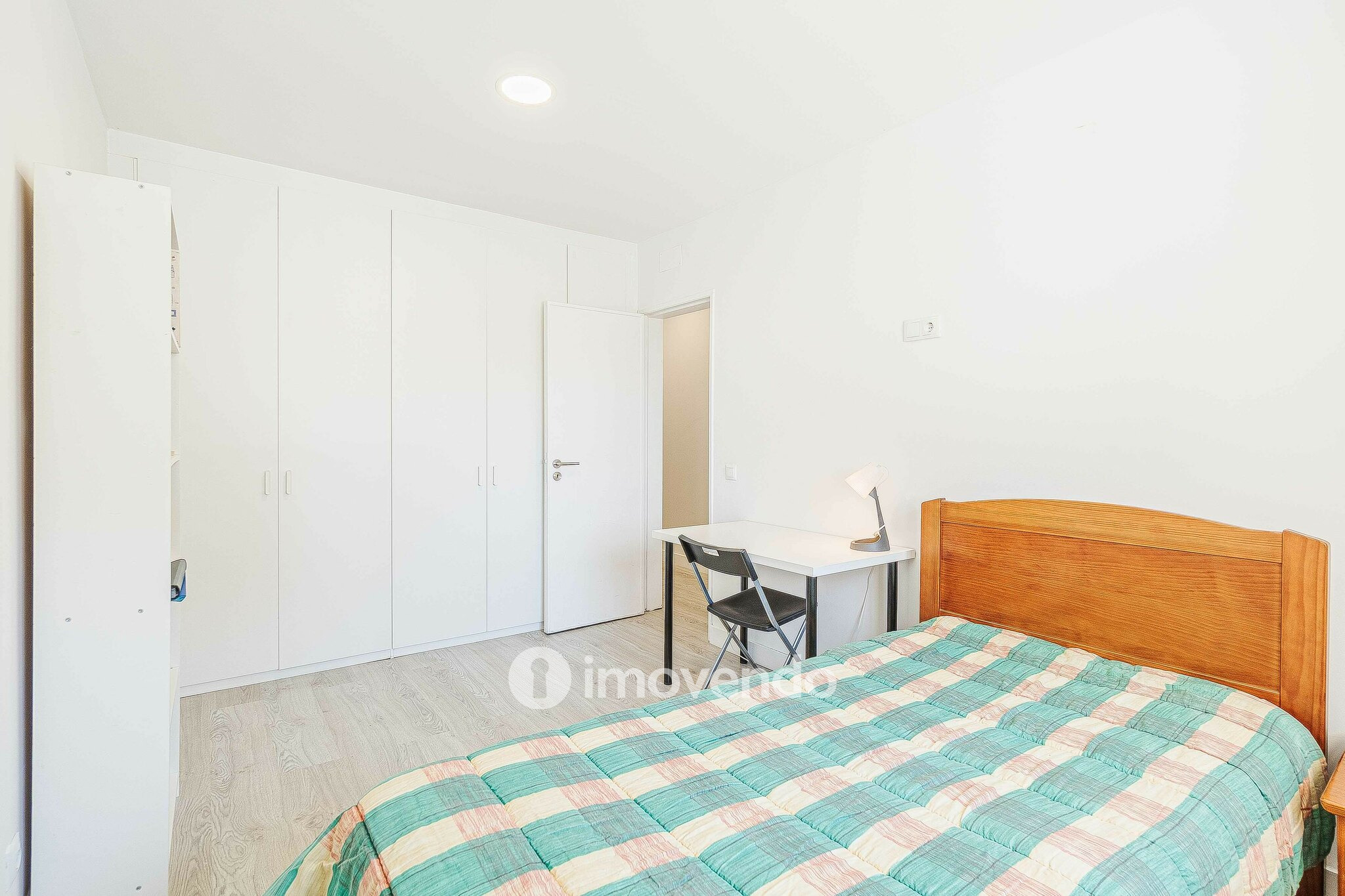 Moradia T2+1, totalmente remodelada, em São Domingos de Rana