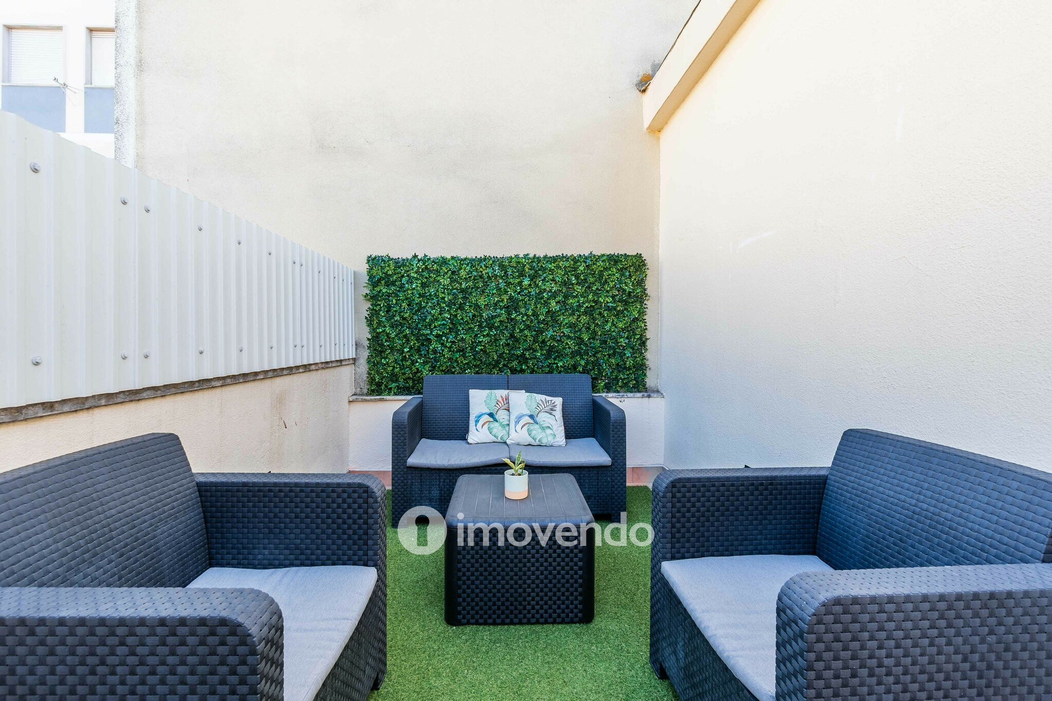 Apartamento T1+1 com terraço de 27m², no Pendão, em Queluz