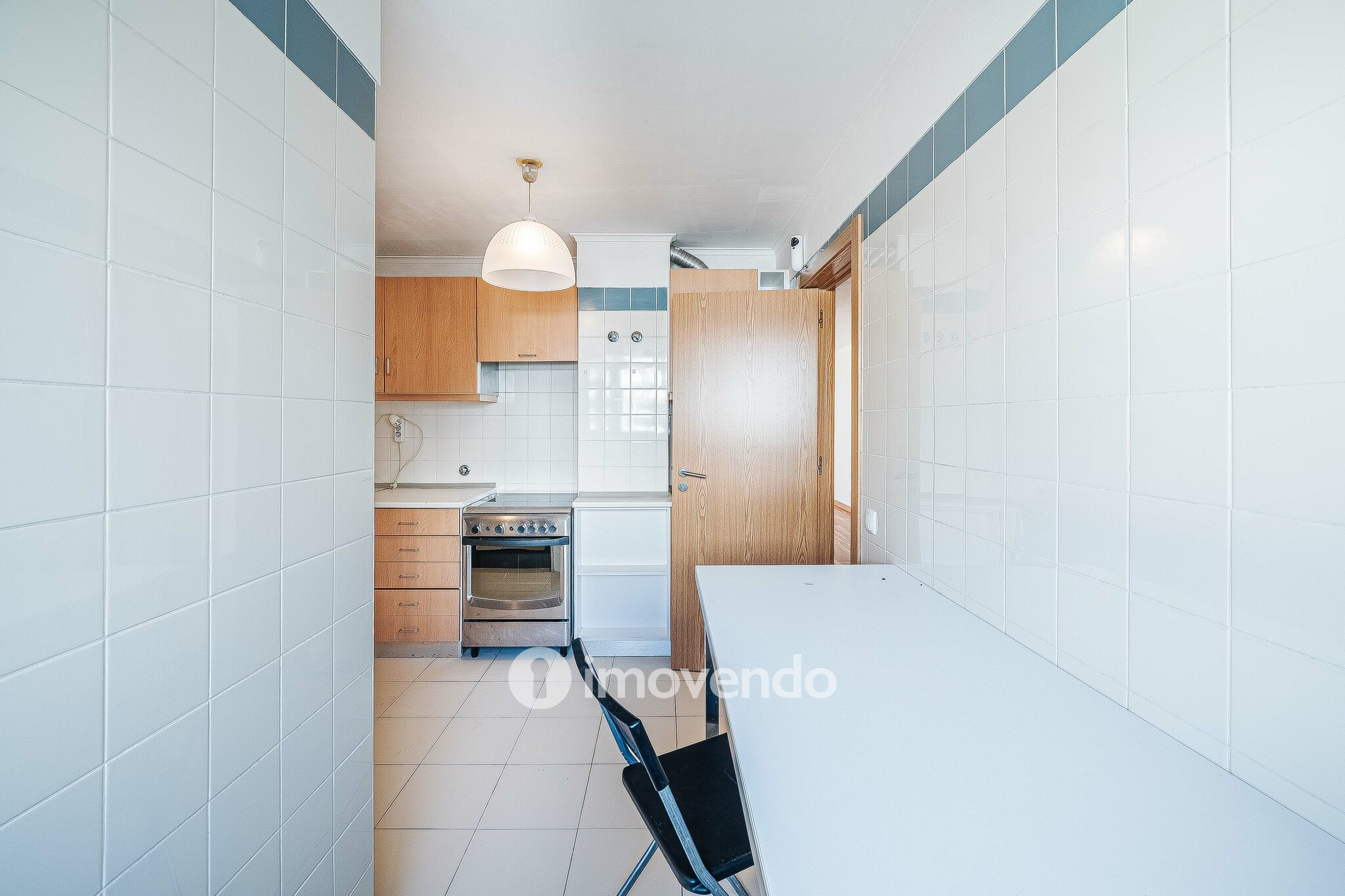 Apartamento T2 com cozinha equipada e estacionamento, na Ameixoeira