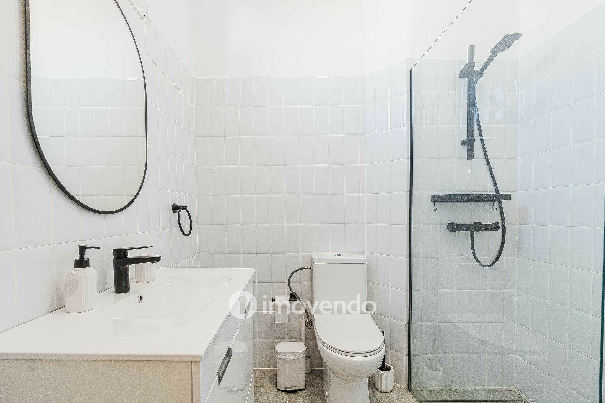 Apartamento T1+1 com terraço de 27m², no Pendão, em Queluz