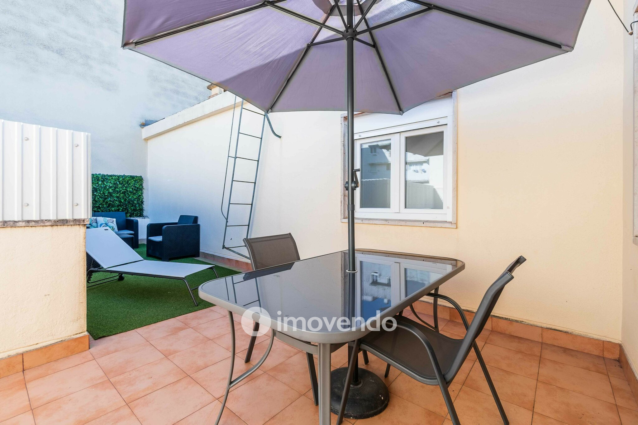 Apartamento T1+1 com terraço de 27m², no Pendão, em Queluz