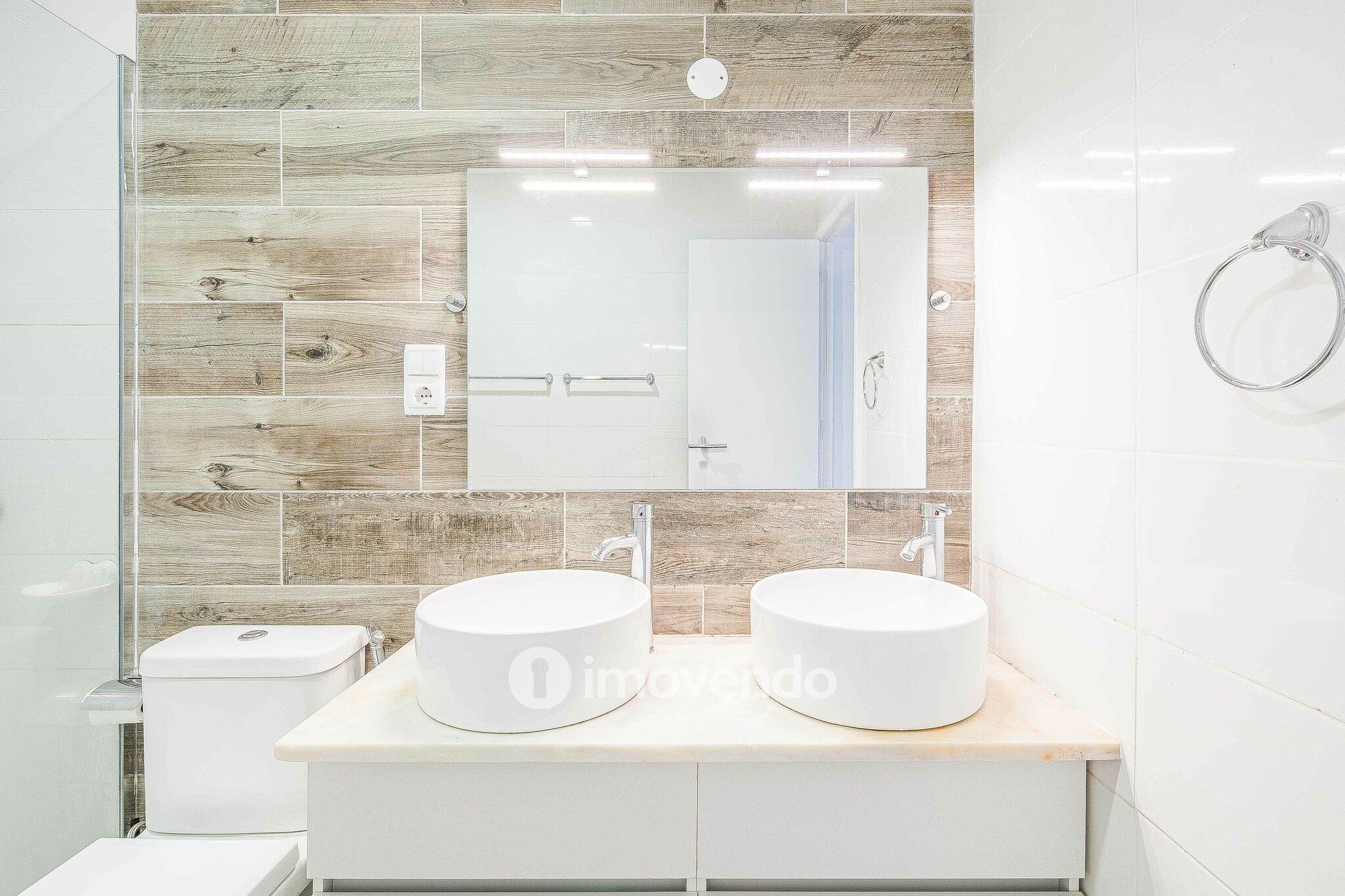 Moradia T2+1, totalmente remodelada, em São Domingos de Rana