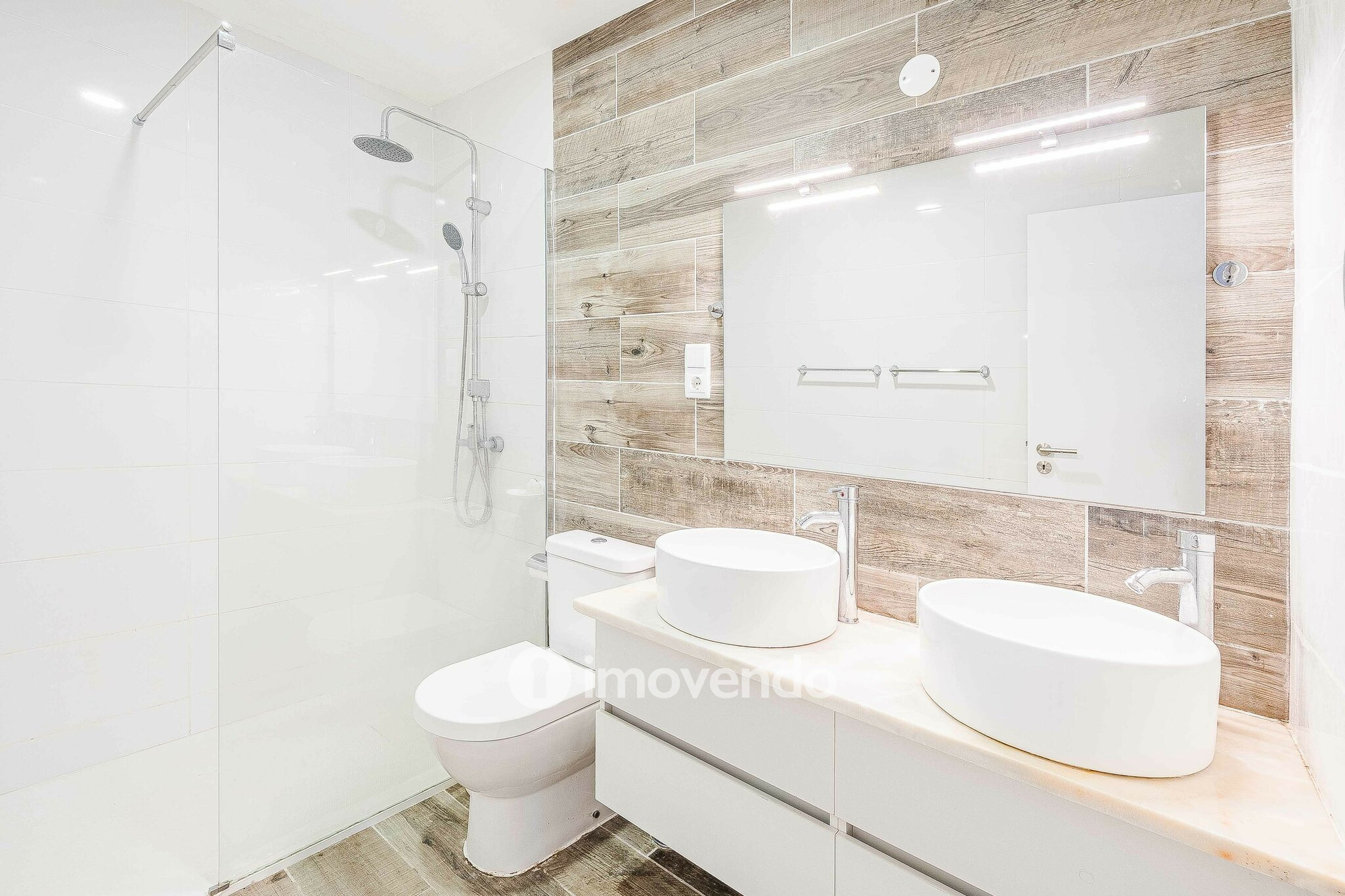 Moradia T2+1, totalmente remodelada, em São Domingos de Rana