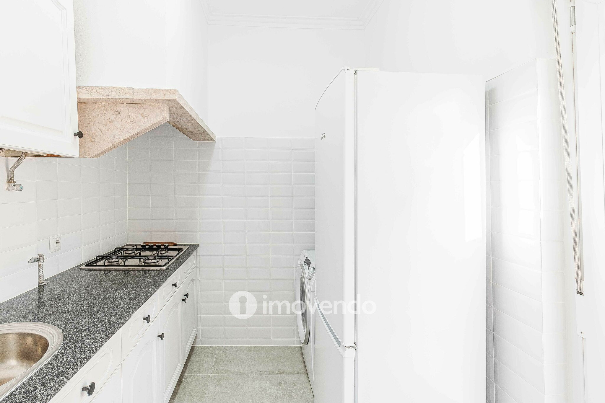 Apartamento T1+1 com terraço de 27m², no Pendão, em Queluz