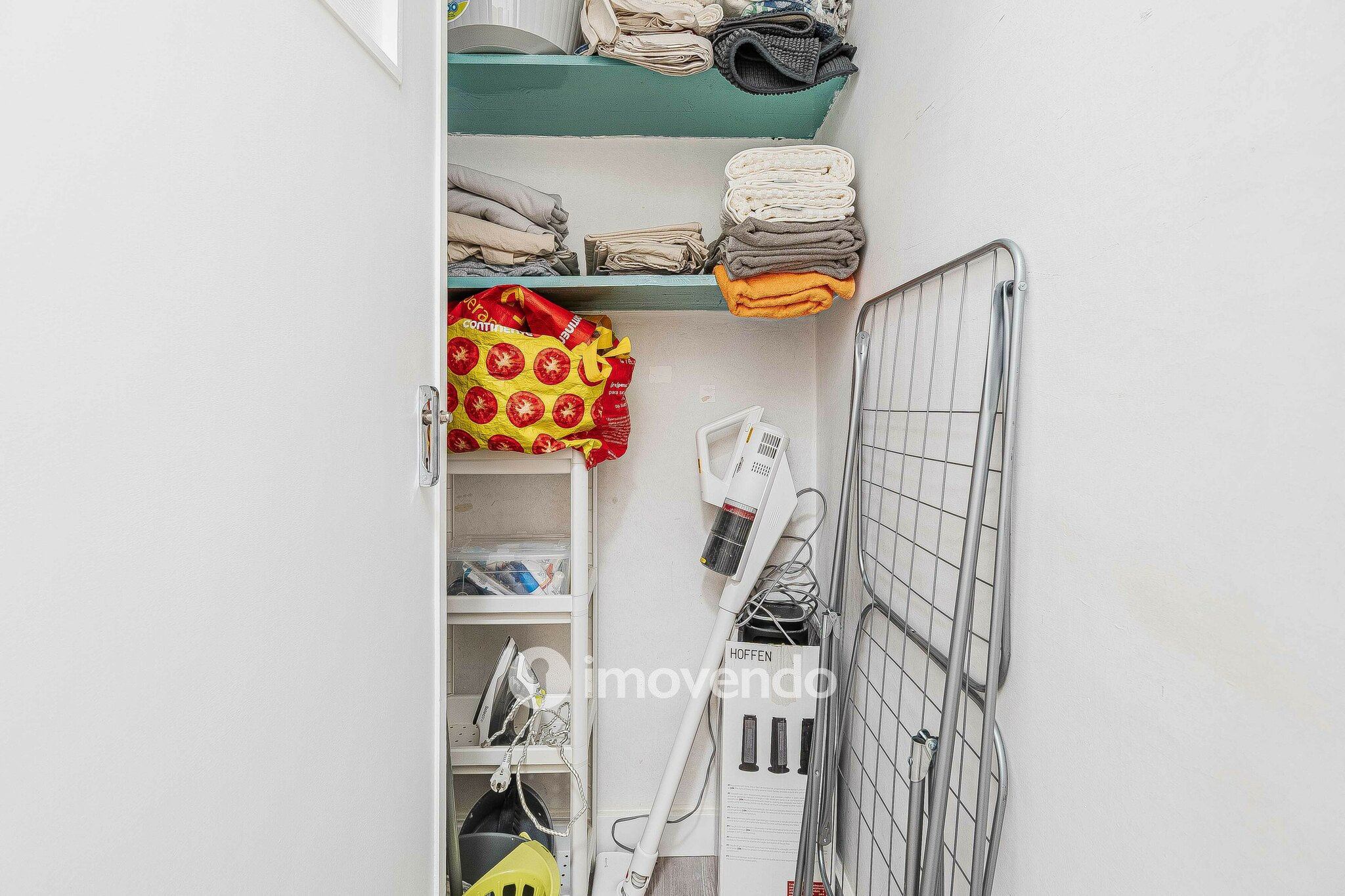 Apartamento T1+1 com terraço de 27m², no Pendão, em Queluz