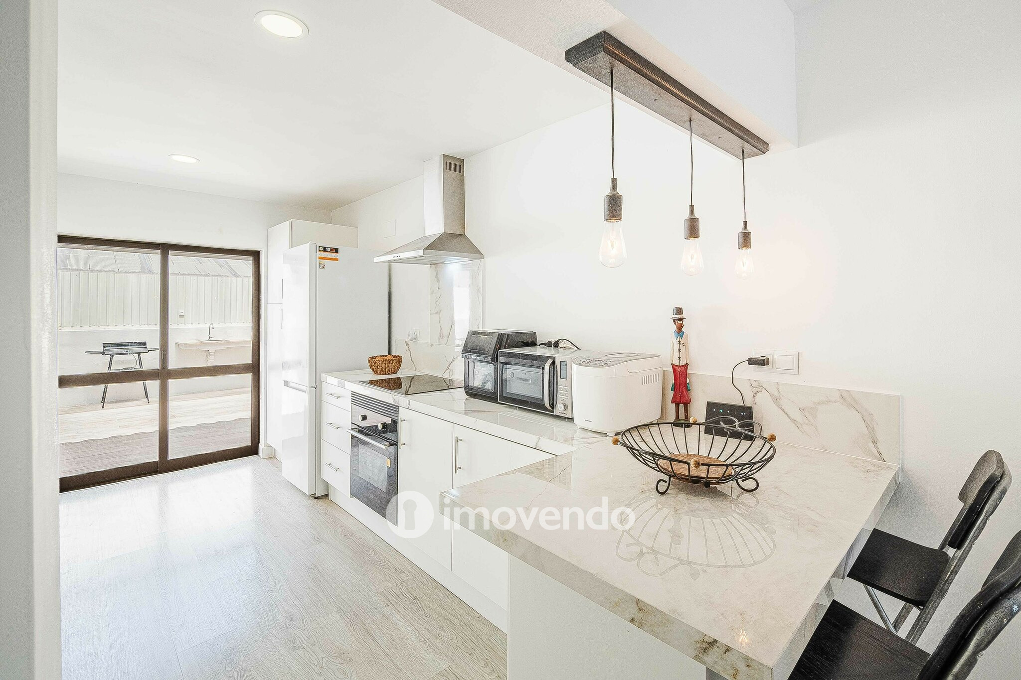 Moradia T2+1, totalmente remodelada, em São Domingos de Rana