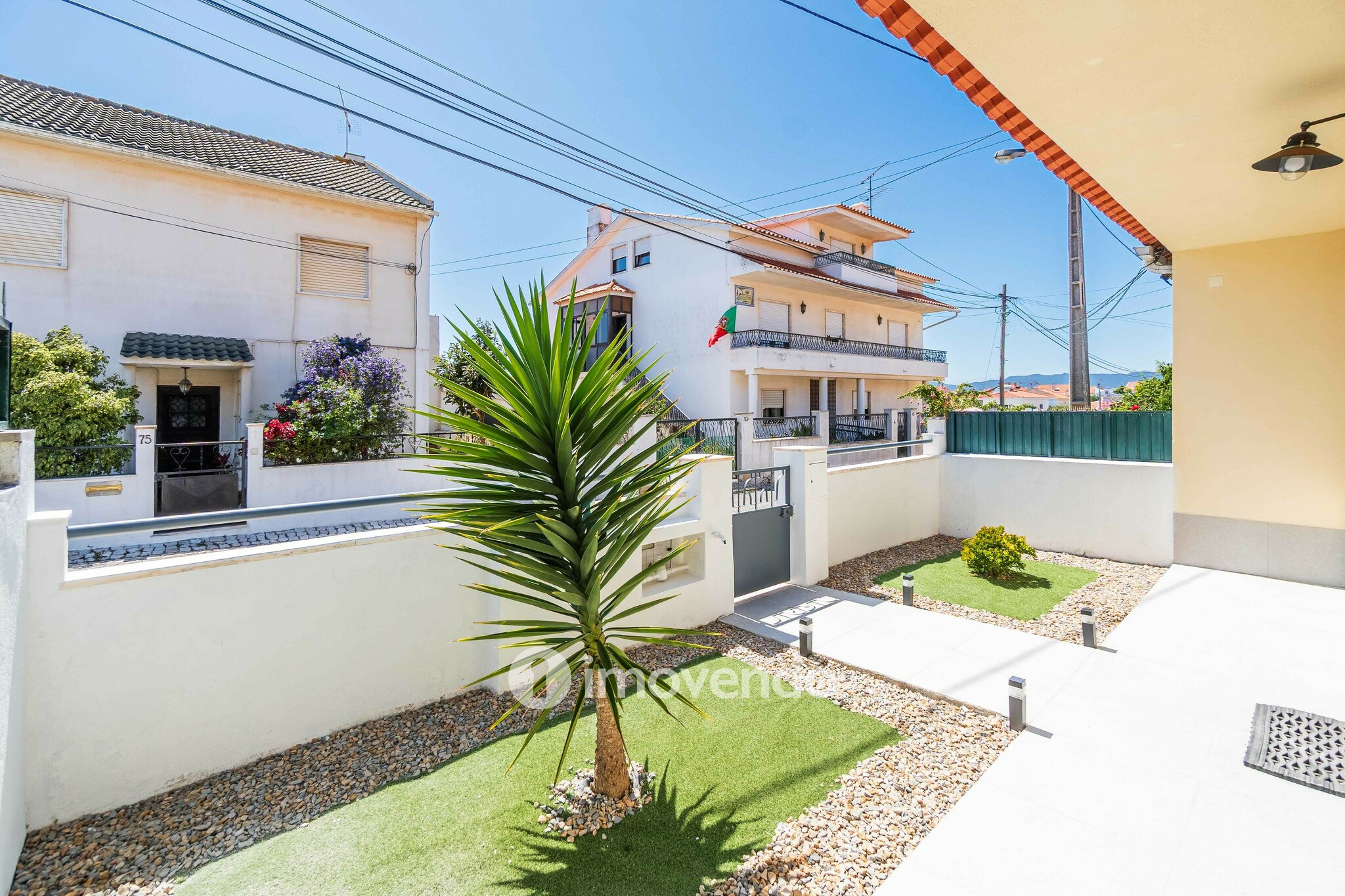 Moradia T2+1, totalmente remodelada, em São Domingos de Rana