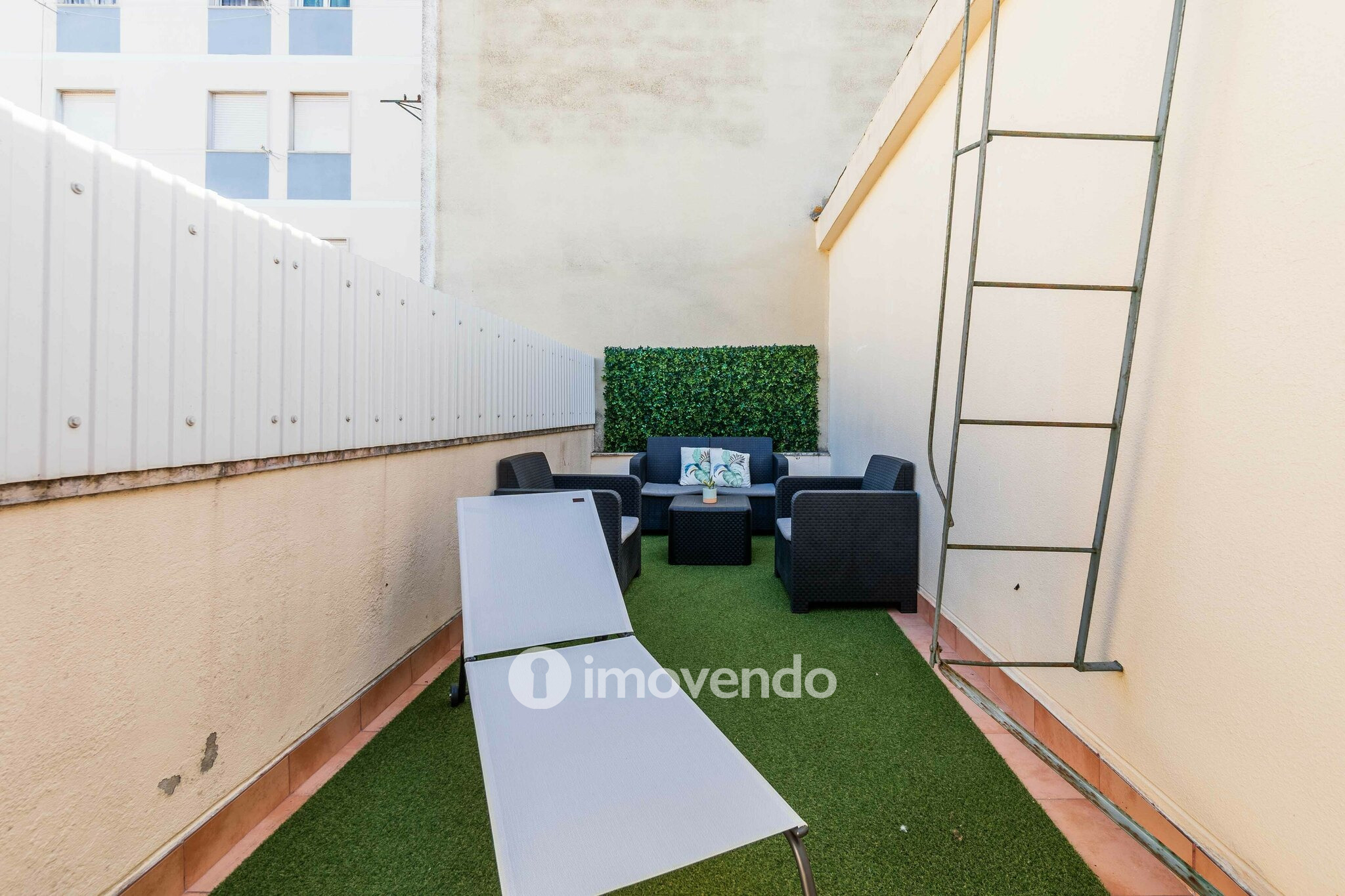 Apartamento T1+1 com terraço de 27m², no Pendão, em Queluz