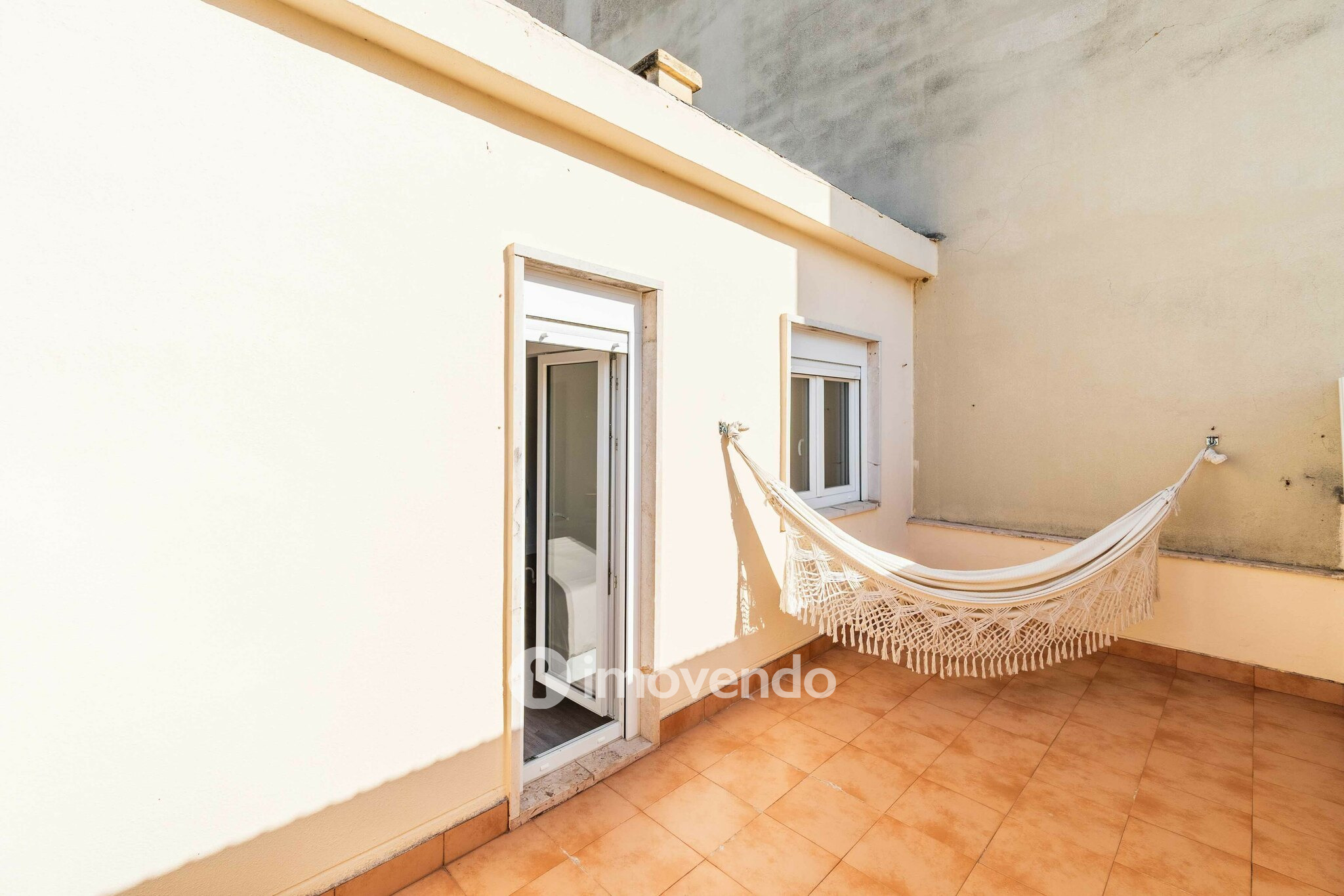 Apartamento T1+1 com terraço de 27m², no Pendão, em Queluz