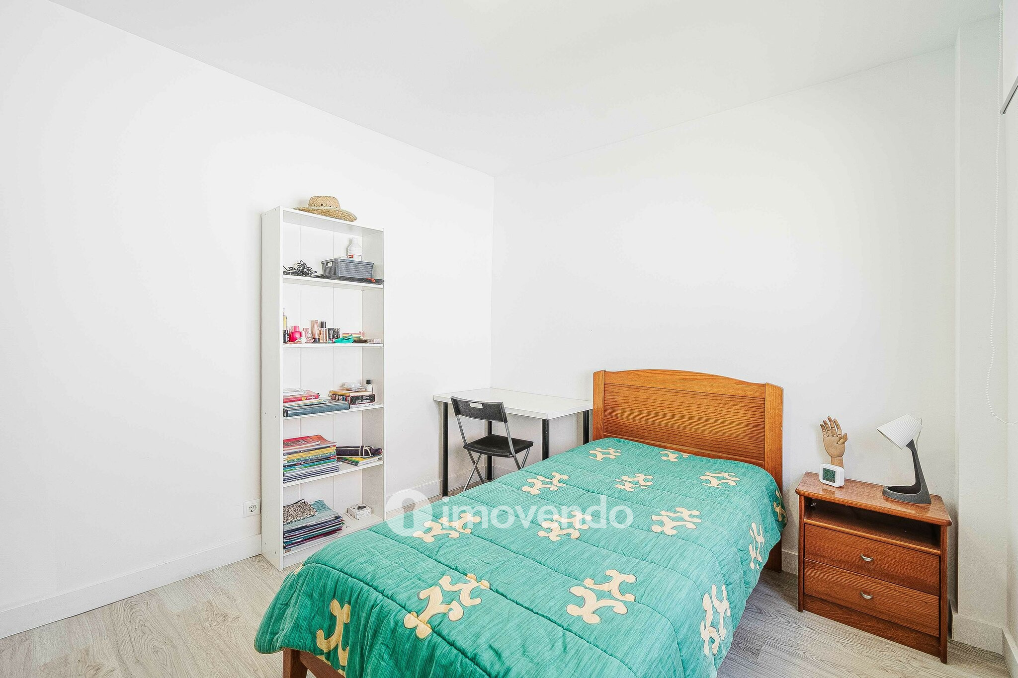 Moradia T2+1, totalmente remodelada, em São Domingos de Rana