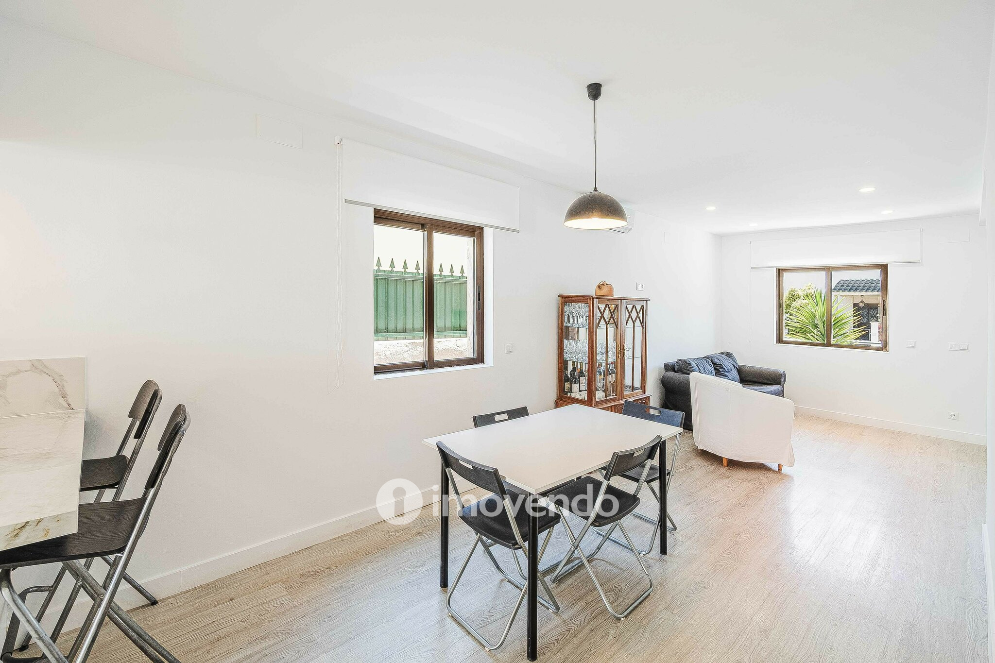 Moradia T2+1, totalmente remodelada, em São Domingos de Rana