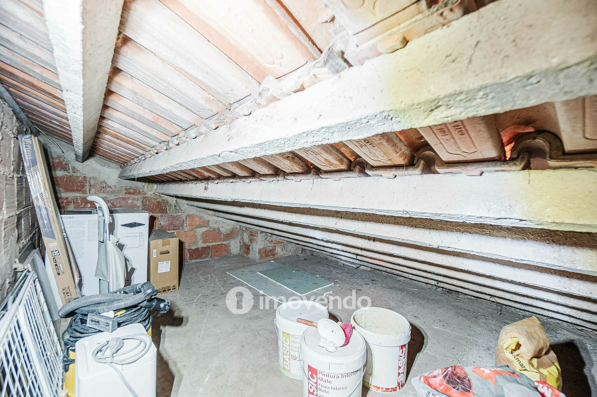 Moradia T2+1, totalmente remodelada, em São Domingos de Rana