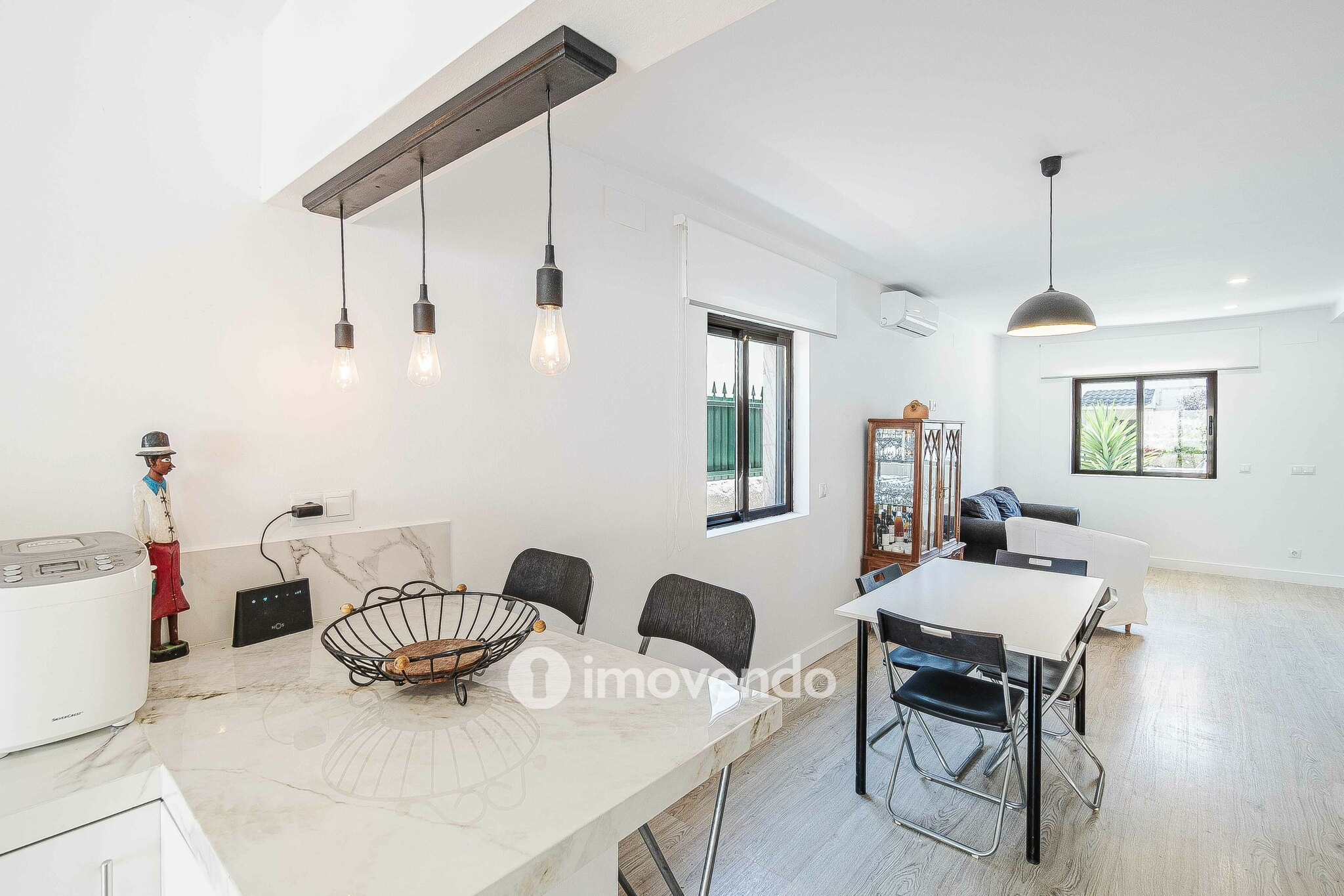 Moradia T2+1, totalmente remodelada, em São Domingos de Rana