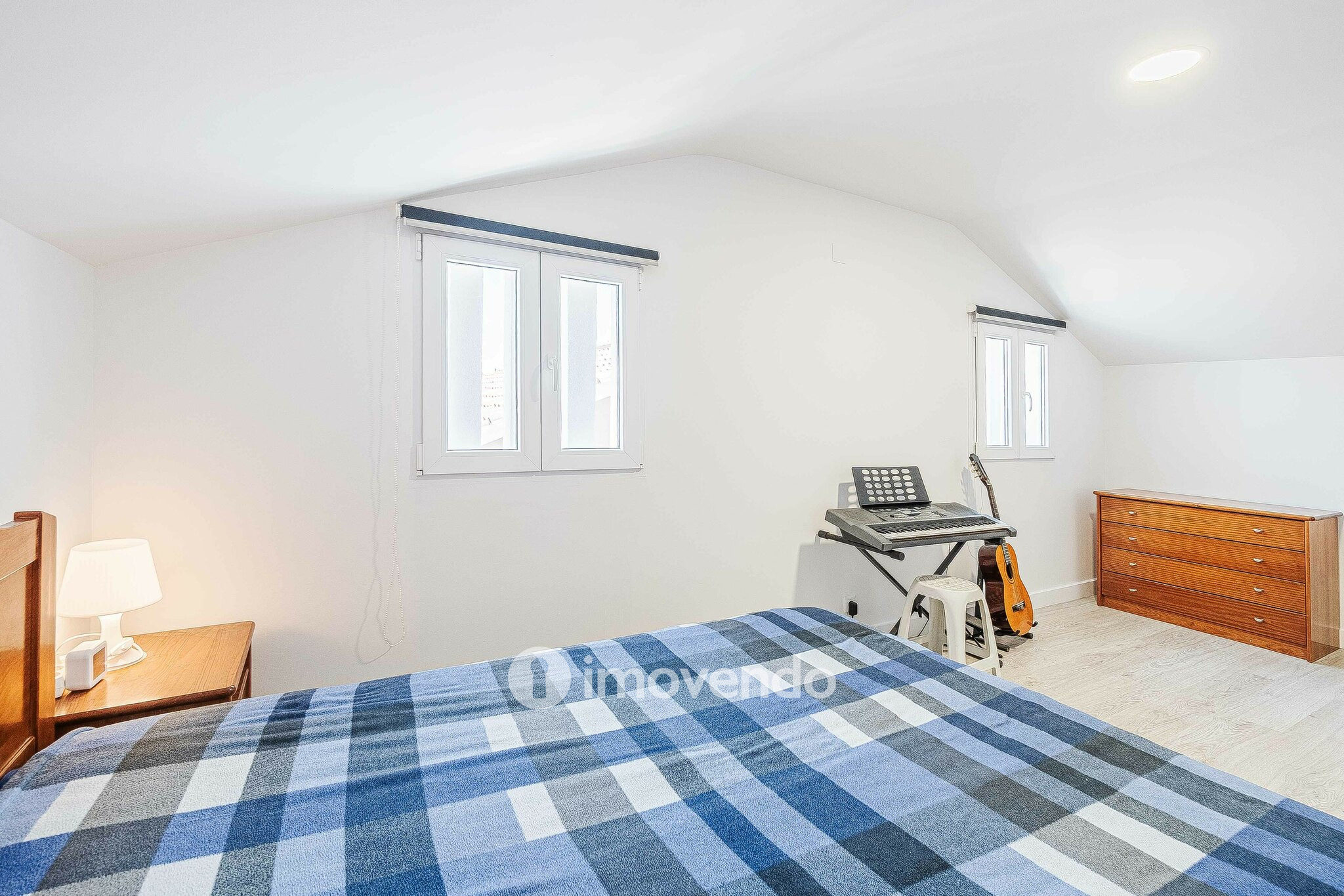 Moradia T2+1, totalmente remodelada, em São Domingos de Rana