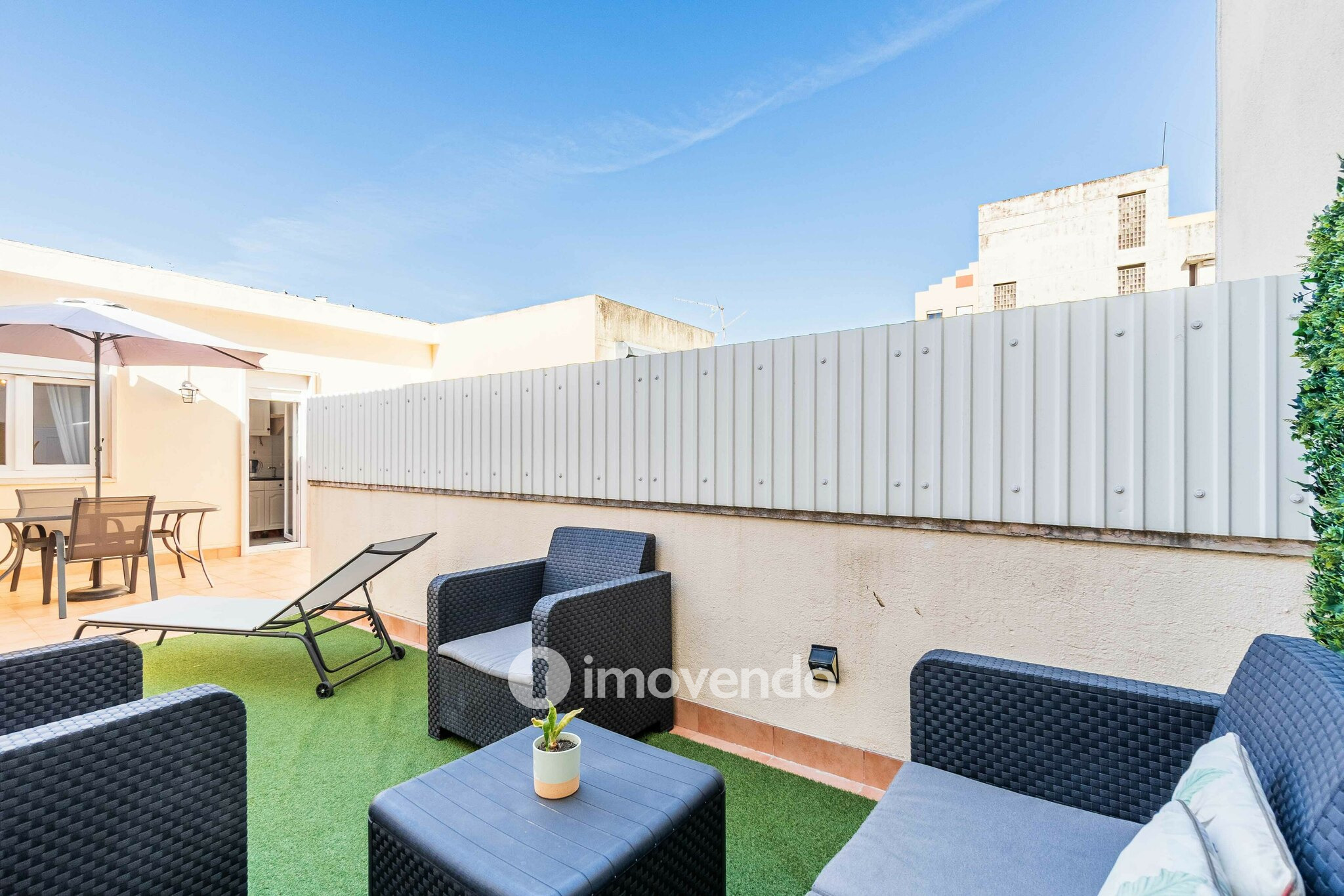 Apartamento T1+1 com terraço de 27m², no Pendão, em Queluz