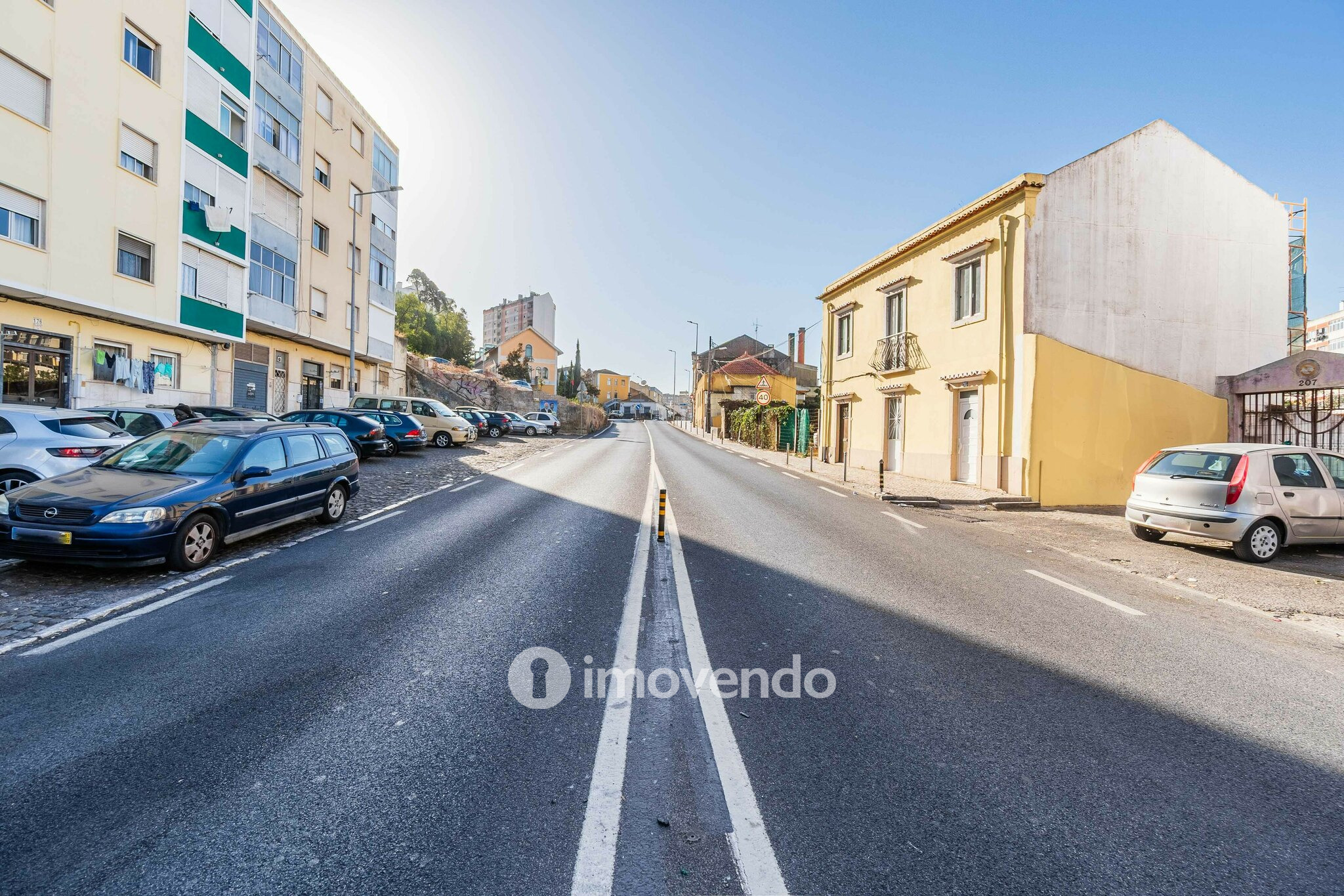 Apartamento T1+1 com terraço de 27m², no Pendão, em Queluz