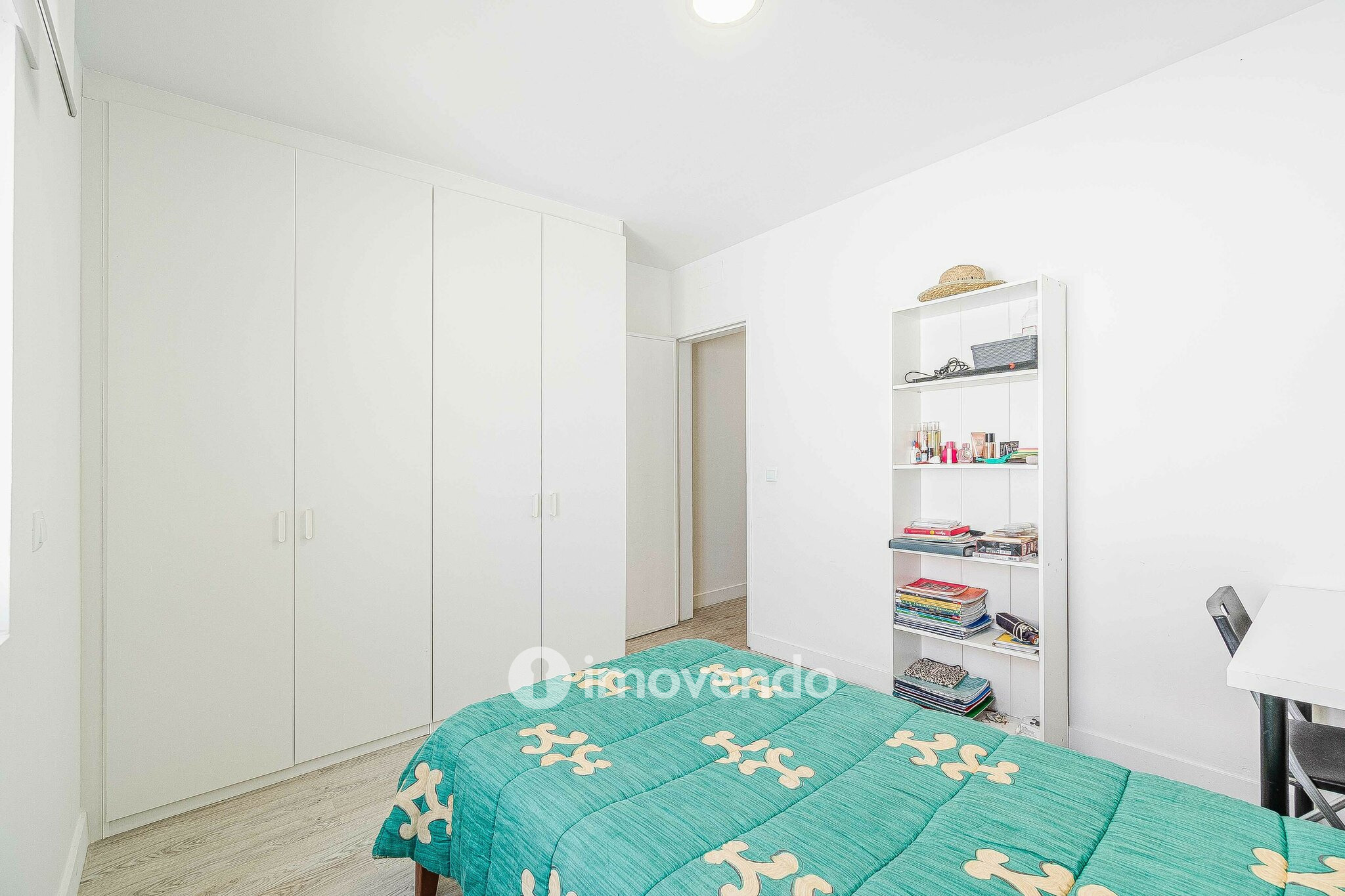 Moradia T2+1, totalmente remodelada, em São Domingos de Rana