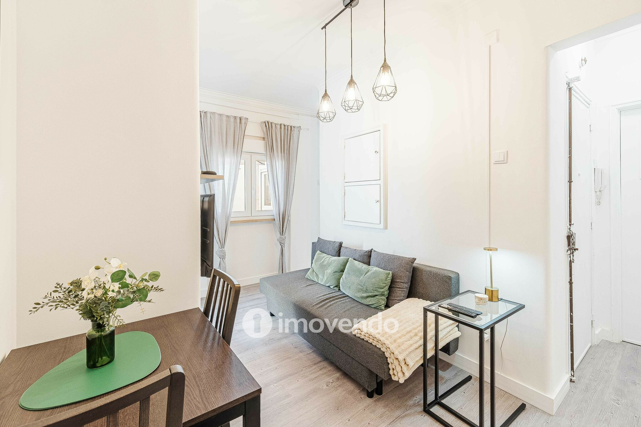 Apartamento T1+1 com terraço de 27m², no Pendão, em Queluz