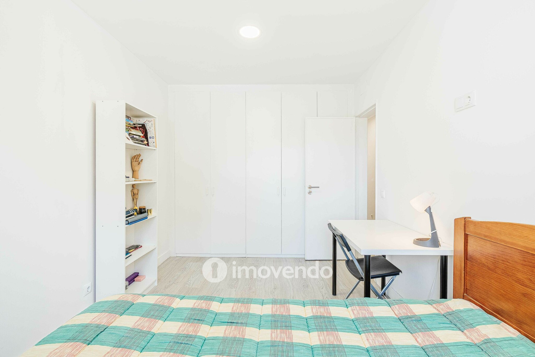 Moradia T2+1, totalmente remodelada, em São Domingos de Rana